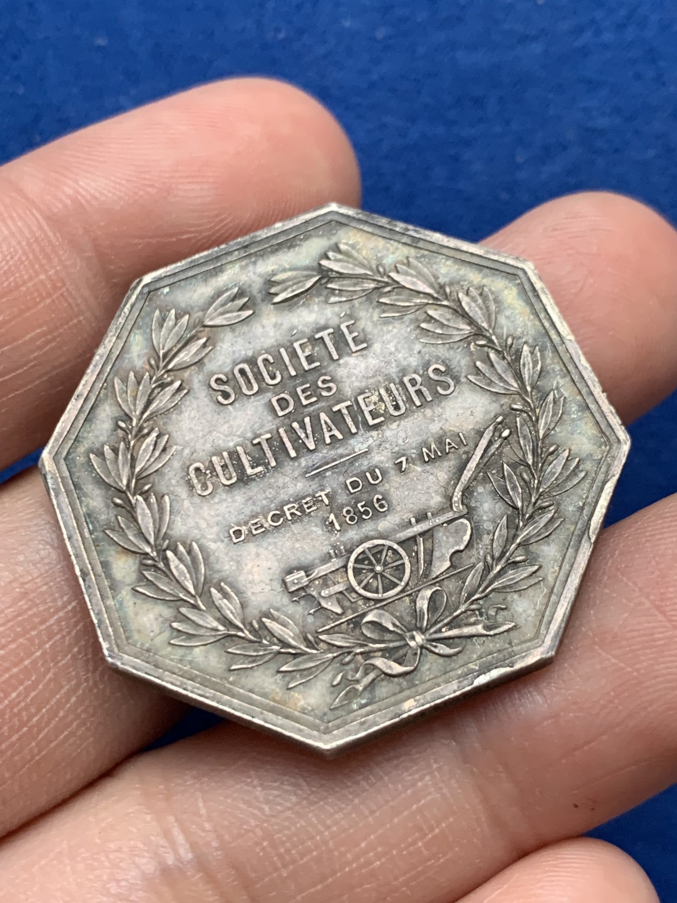 《竞宝斋》第262场-周日，周一，周二 3场连拍 (全场包邮) 法国1856农业协会八角银质代币，19.61克，35.5mm，丰饶角边铭