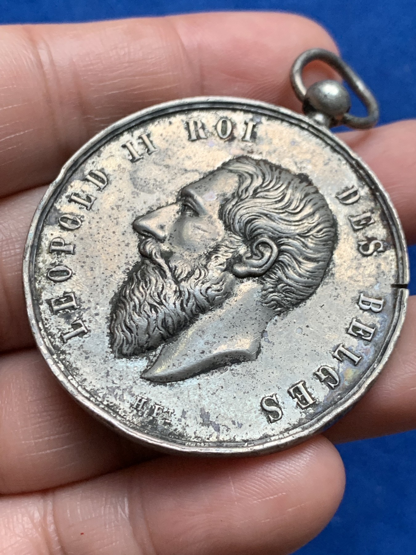 《竞宝斋》第262场-周日，周一，周二 3场连拍 (全场包邮) 比利时1891利奥波德铜镍镀银奖章 可能颁发给殖民地官员，制作精美，非常少见，29.68g，45.9mm 细节见图