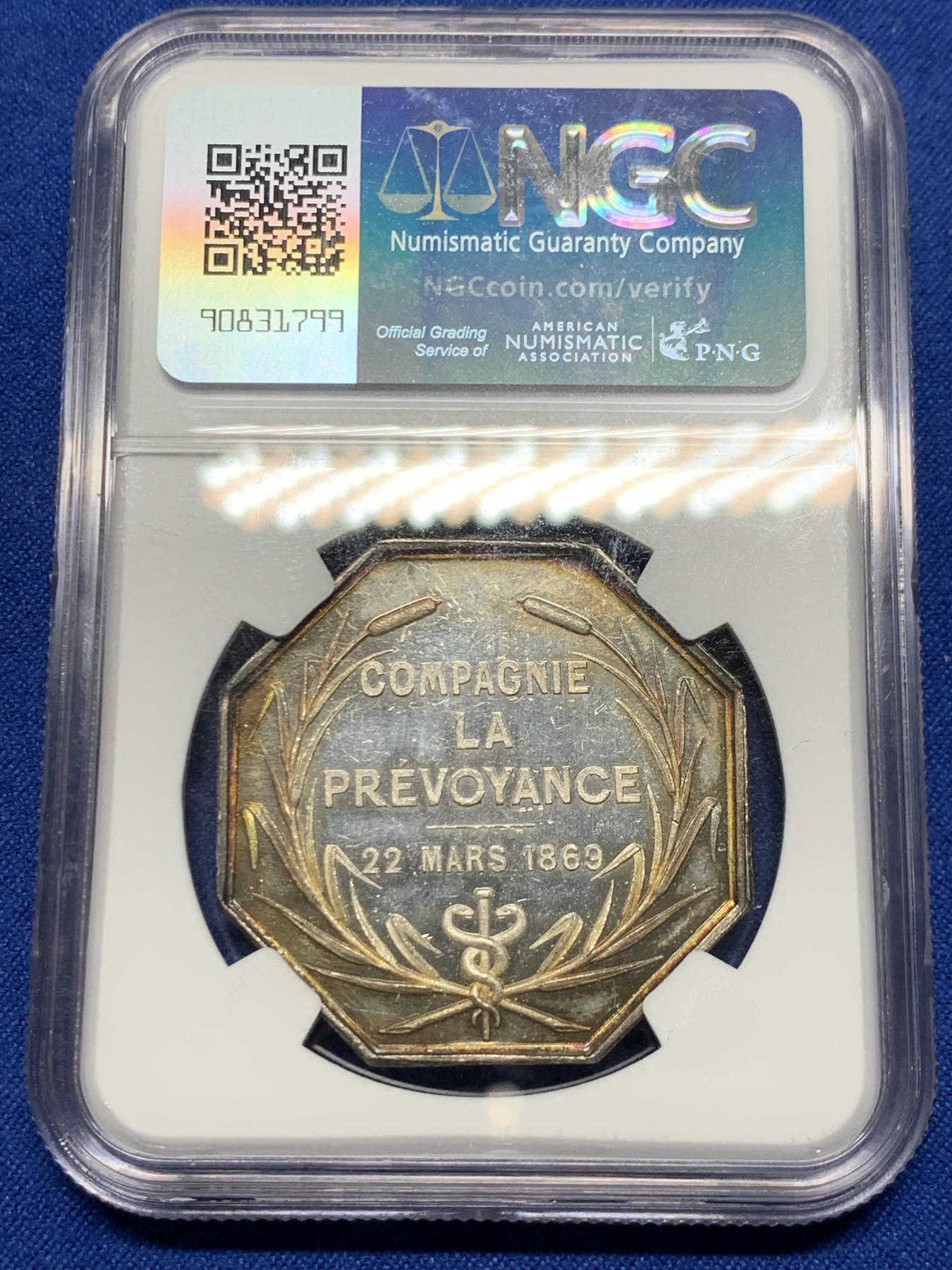 《竞宝斋》第262场-周日，周一，周二 3场连拍 (全场包邮) NGC-MS63 法国名誉品“先见之明”海上保险公司八角银质代币，非常漂亮的环五彩，背面带初铸纹
