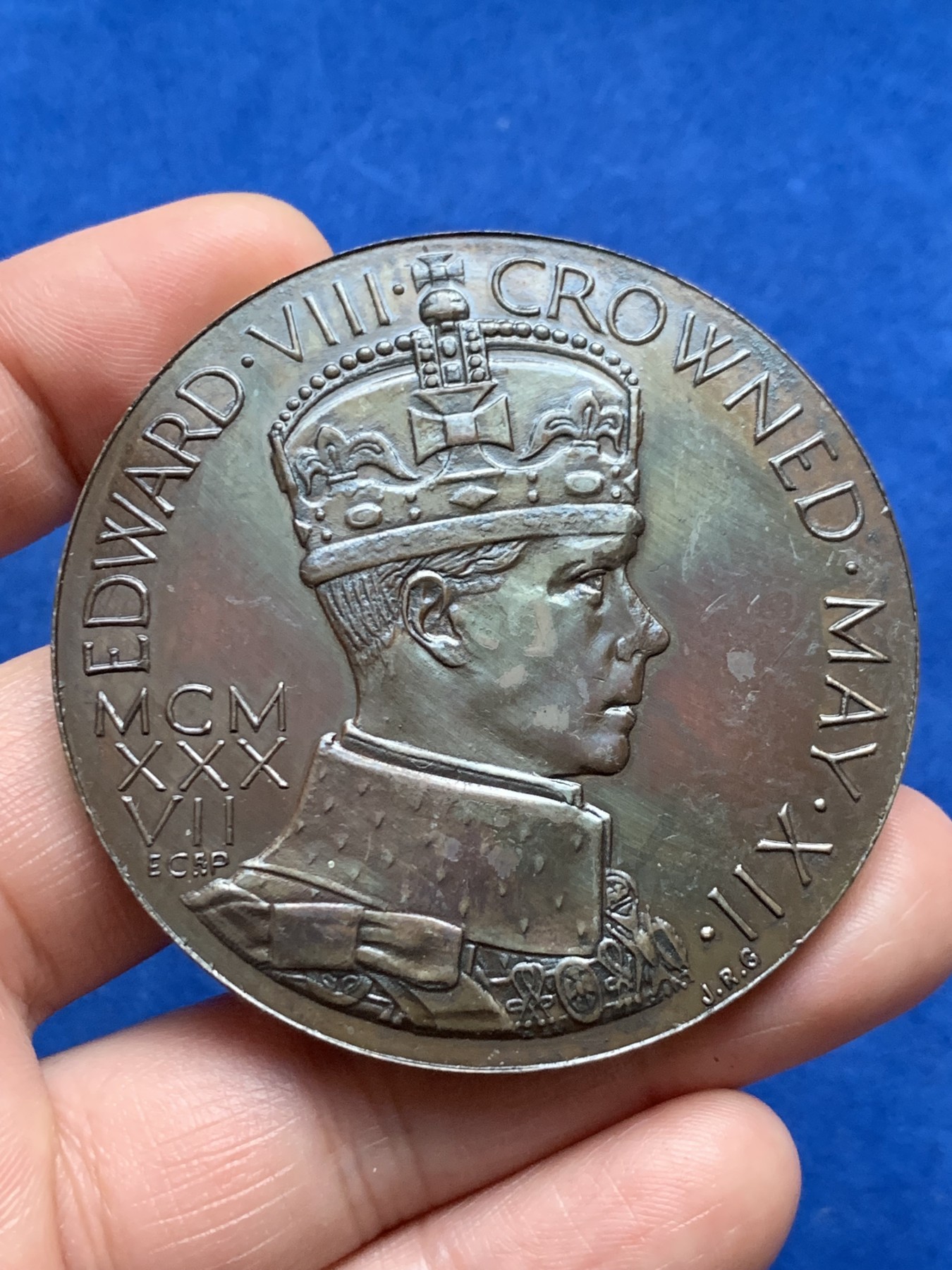 《竞宝斋》第262场-周日，周一，周二 3场连拍 (全场包邮) 英国爱德华八世登基纪念大铜章 BHM-4286 爱美人不爱江山的爱八 很稀有的款式 雕刻精美 品相出色 69.82g 57.4mm 细节见图