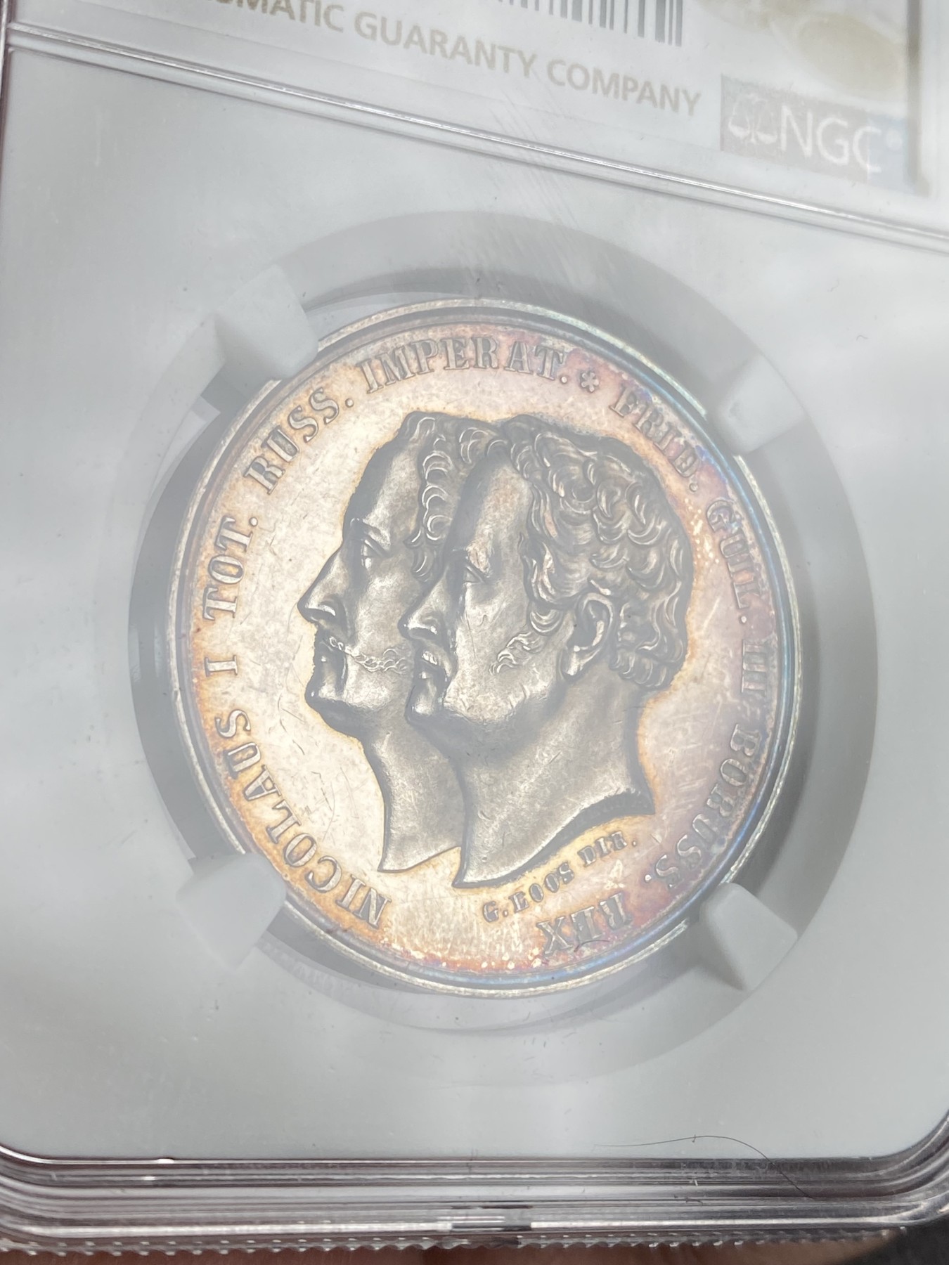 万国钱币拍卖第024期（诸神之战） NGC MS62 1835年沙皇俄国尼古拉一世与普鲁士王国威廉三世举行联合军演纪念银章 沙皇俄国和普鲁士的骑兵站在看台上 后面是军队帐篷 奖章颁发给了演习的参与者 众所周知俄国章是章中贵族 均价统统巨贵 近期一枚拍卖行起拍价就600欧 把握机会