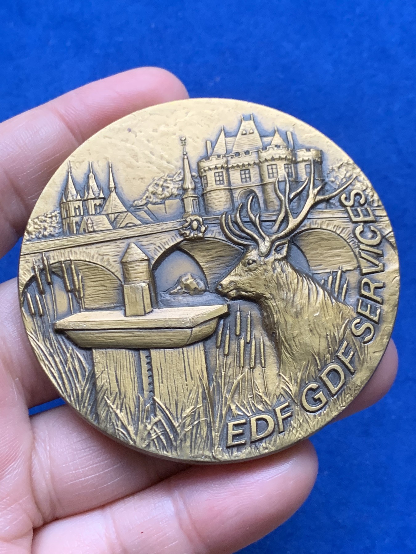 《竞宝斋》第262场-周日，周一，周二 3场连拍 (全场包邮) 法国1990景观大铜章 64.7mm 151.3克 三角铜标