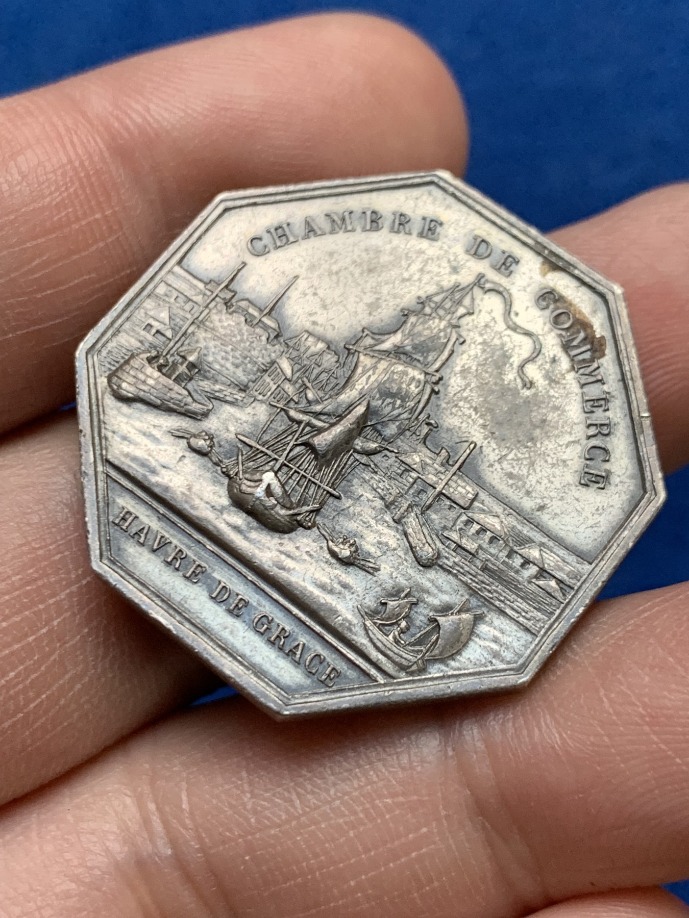 《竞宝斋》第262场-周日，周一，周二 3场连拍 (全场包邮) 法国商业贸易八角银质代币，18.62克，32.2mm，丰饶角边铭银标