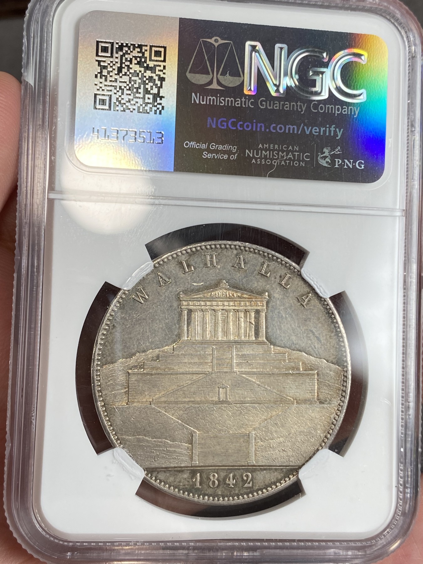 万国钱币拍卖第024期（诸神之战） NGC MS61 1842年德国巴伐利亚路德维希一世瓦尔哈拉英灵殿落成纪念2泰勒 德意志最神圣的建筑 全德意志最伟大的灵魂统统入驻英灵殿 近年来很少见到好品相 此枚深打原味状态不可错过