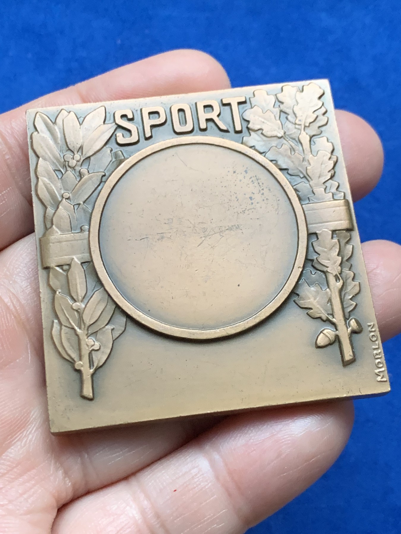 《竞宝斋》第262场-周日，周一，周二 3场连拍 (全场包邮) 法国足球运动纪念铜章 1977 丰饶角铜标 50.4*52.9mm 113.5克