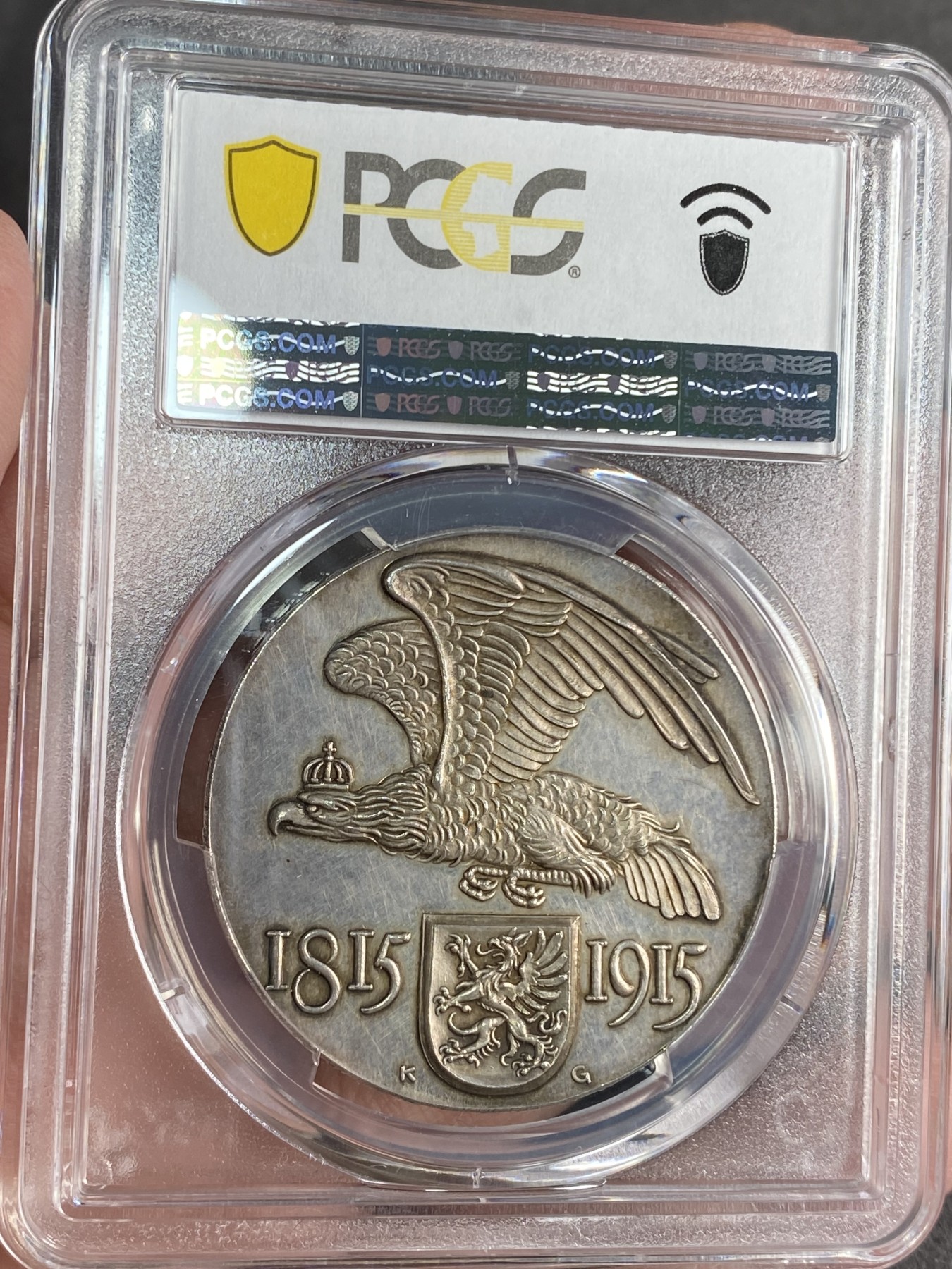 万国钱币拍卖第024期（诸神之战） PCGS SP63 1915年德国卡尔·哥茨设计波美拉尼亚并入普鲁士100周年纪念大银章 哥茨比较早期的款式非常少见且极具美感 普鲁士雄鹰和下方的格里芬盾徽艺术感拉满 唯一冠军分