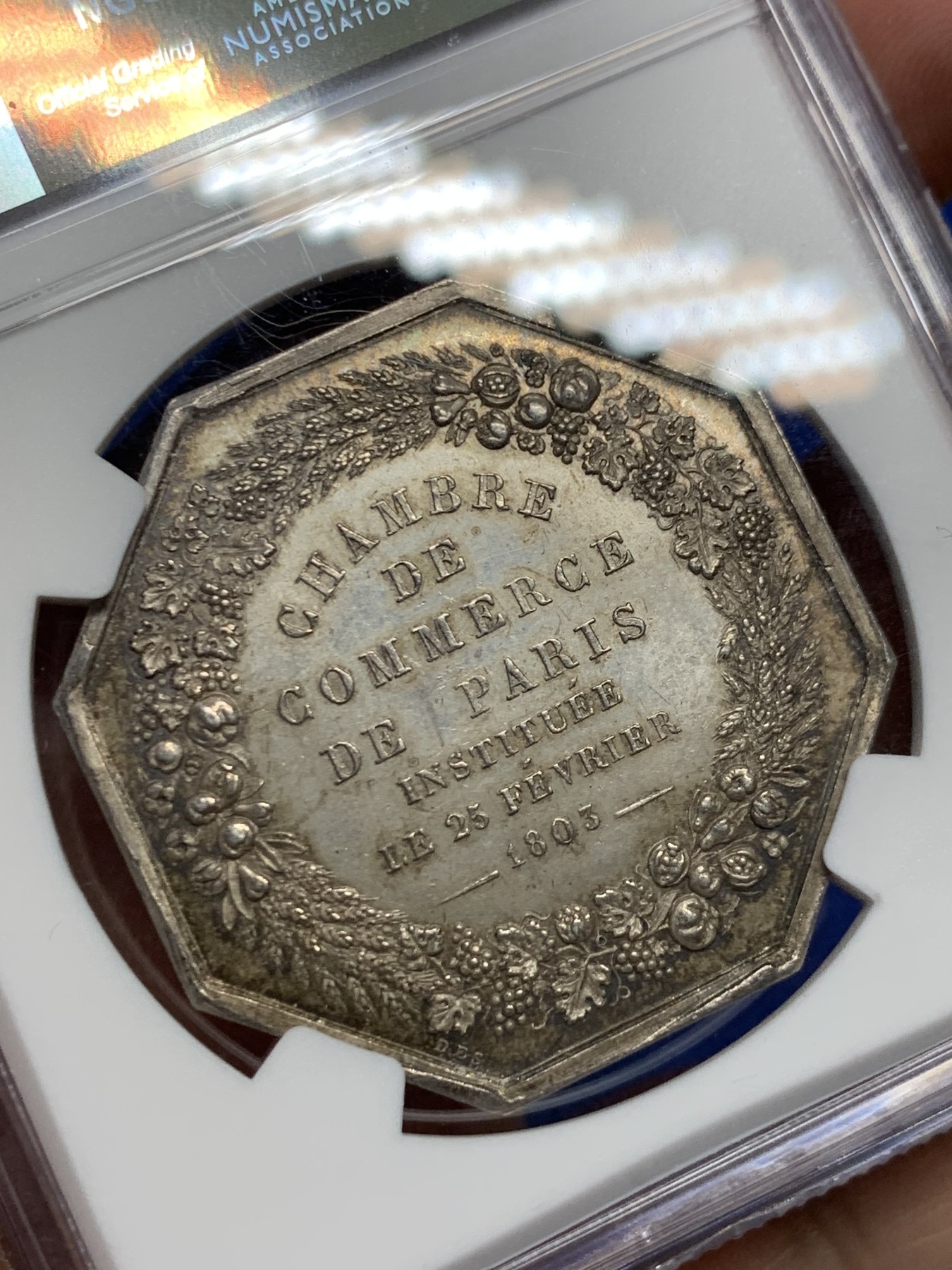 《竞宝斋》第262场-周日，周一，周二 3场连拍 (全场包邮) NGC-MS64 法国1803年巴黎商会JETON银质八角，漂亮的双丰饶角和巴黎市徽