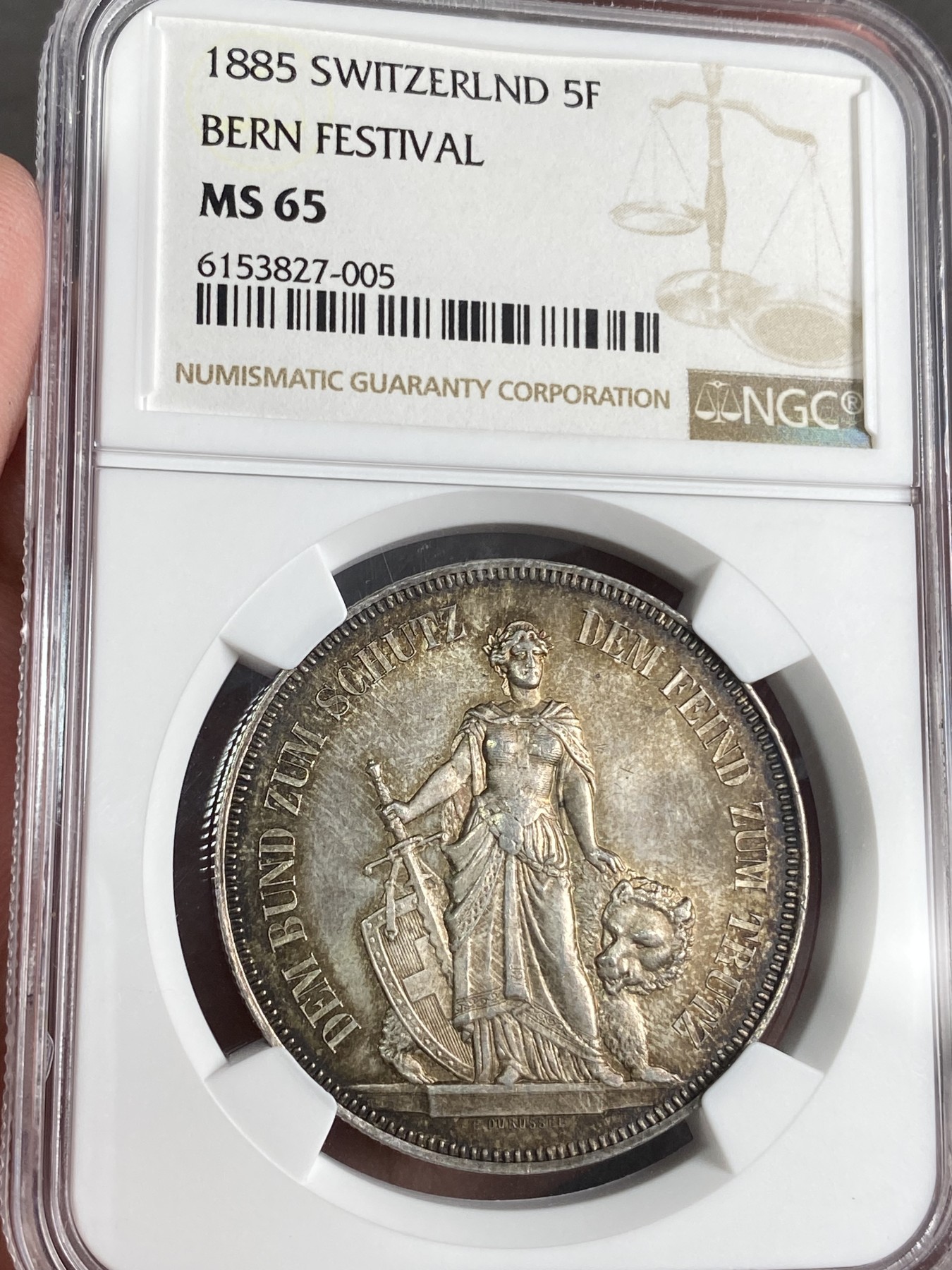 万国钱币拍卖第024期（诸神之战） NGC MS65 1885年瑞士伯尔尼射击节5法郎大银币 经典熊邦射击系列 酱金色包浆非常漂亮