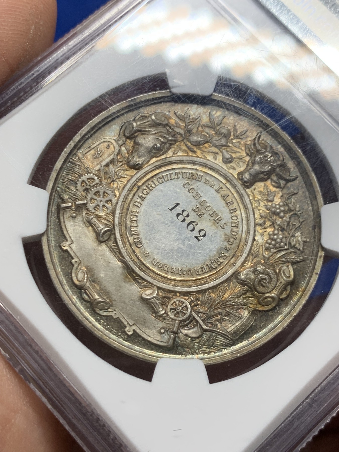 《竞宝斋》第262场-周日，周一，周二 3场连拍 (全场包邮) NGC MS64 法国1862年拿破仑三世农业银章。非常漂亮的大银章，没见过类似的在拍卖会上出现。顶级黄油光。