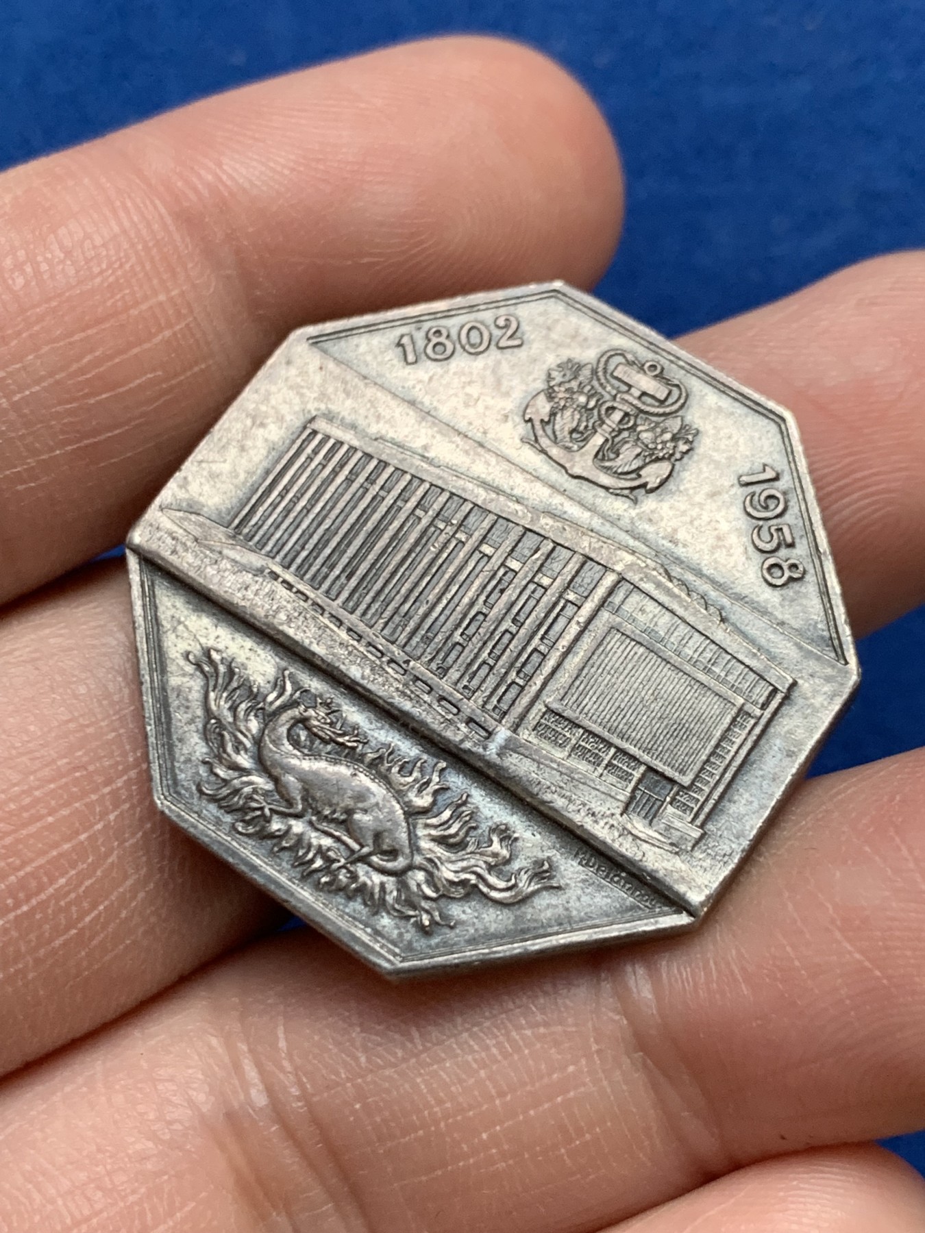 《竞宝斋》第262场-周日，周一，周二 3场连拍 (全场包邮) 法国商业贸易八角银质代币，18.62克，32.2mm，丰饶角边铭银标