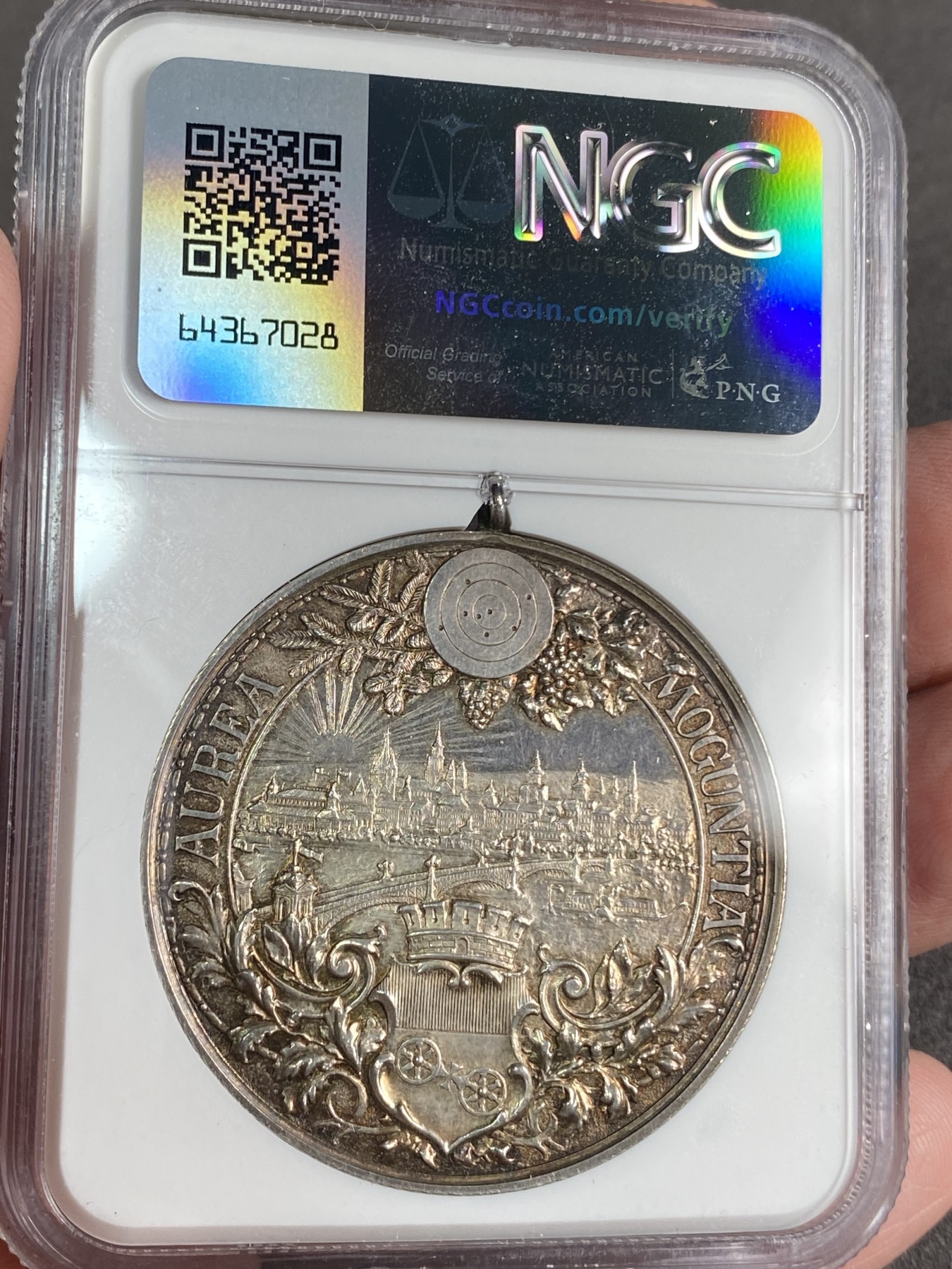 万国钱币拍卖第024期（诸神之战） NGC MS64 1894年德国美因茨第十一届联邦射击节纪念大银章 美因茨女神扛枪持盾徽 城市景观刻画精细无比 名誉品种 原铸吊环 