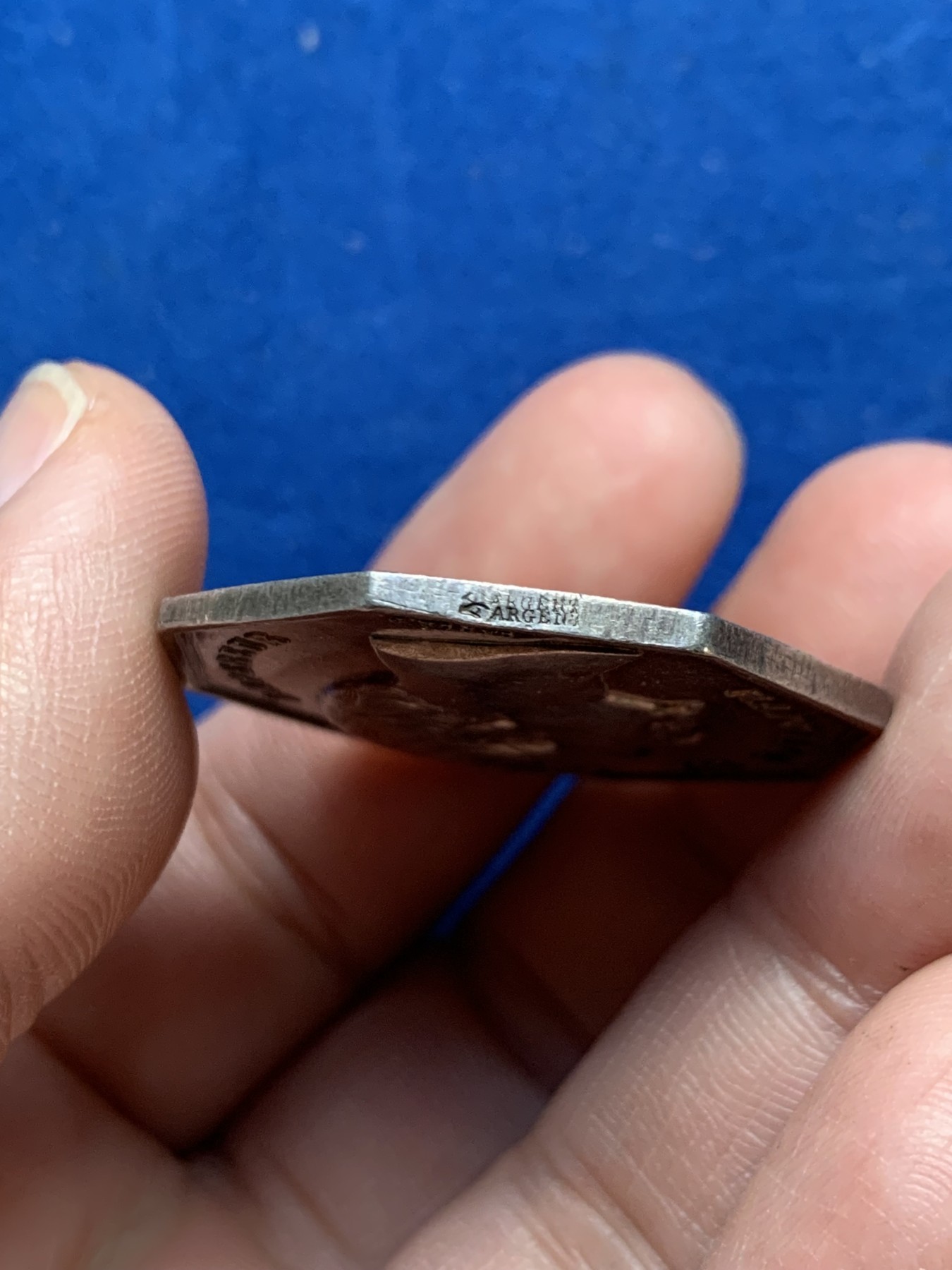 《竞宝斋》第262场-周日，周一，周二 3场连拍 (全场包邮) 法国拿破仑三世马赛商会八角银质代币，19.03g，35.1mm，手指边铭