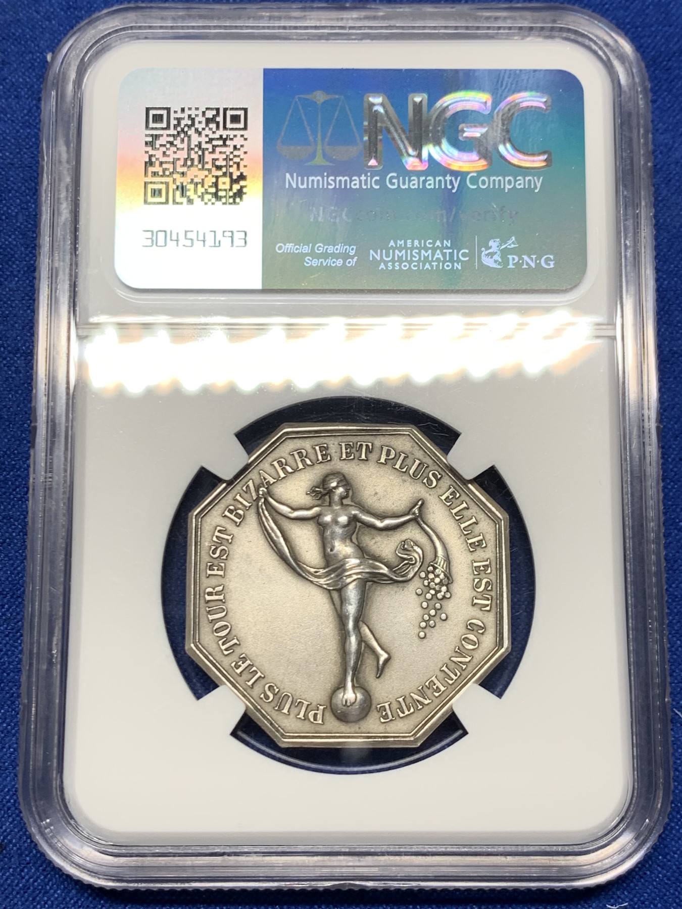 《竞宝斋》第262场-周日，周一，周二 3场连拍 (全场包邮) NGC-MS62 法国双面神系列赌博游戏八角银质代币，铭文：旅程越奇幻，她就越快乐