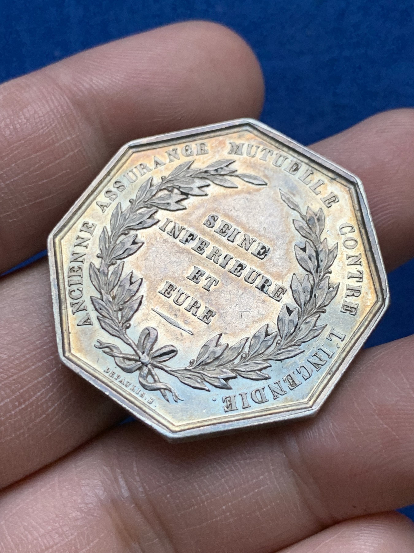 《竞宝斋》第262场-周日，周一，周二 3场连拍 (全场包邮) 法国塞纳河火灾保险公司凤凰八角银质代币，16.75克，34.5mm，船首边铭银标