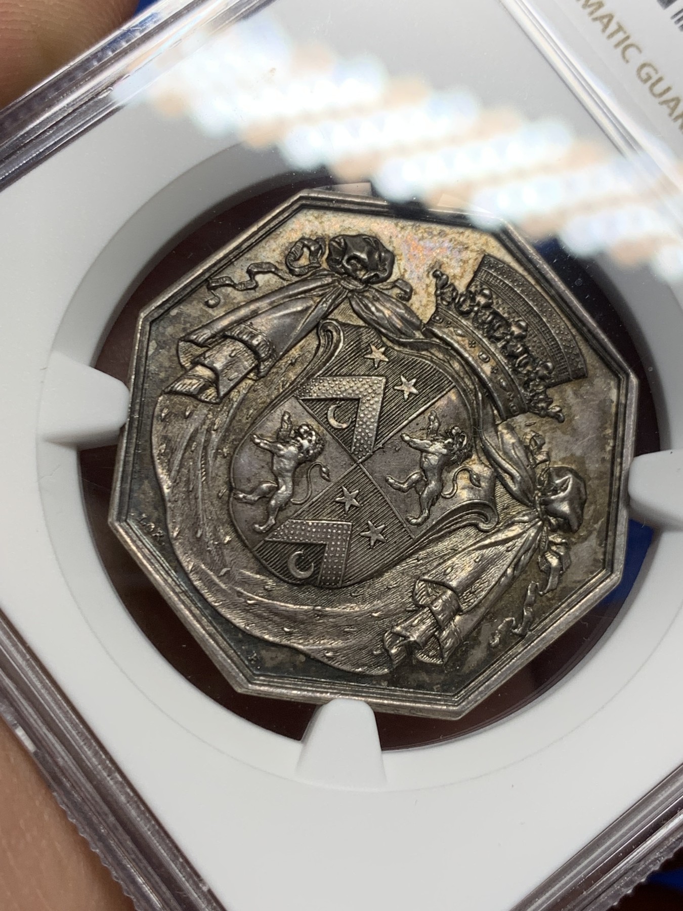 《竞宝斋》第262场-周日，周一，周二 3场连拍 (全场包邮) NGC MS62 法国1757年带有巴黎议会长Mathieu-François纹章的八角银质jeton，早期无边铭，首见品种