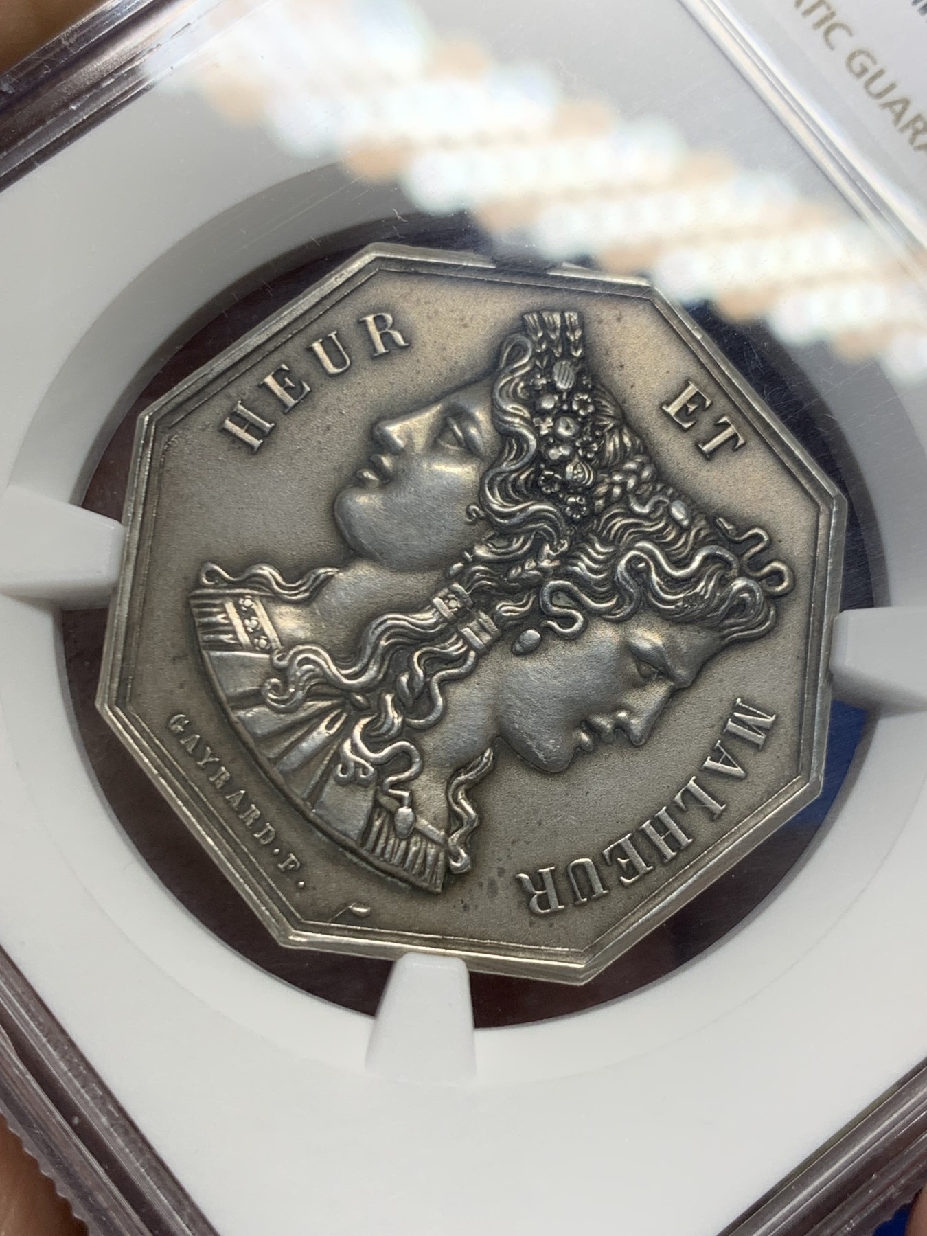 《竞宝斋》第262场-周日，周一，周二 3场连拍 (全场包邮) NGC-MS62 法国双面神系列赌博游戏八角银质代币，铭文：旅程越奇幻，她就越快乐