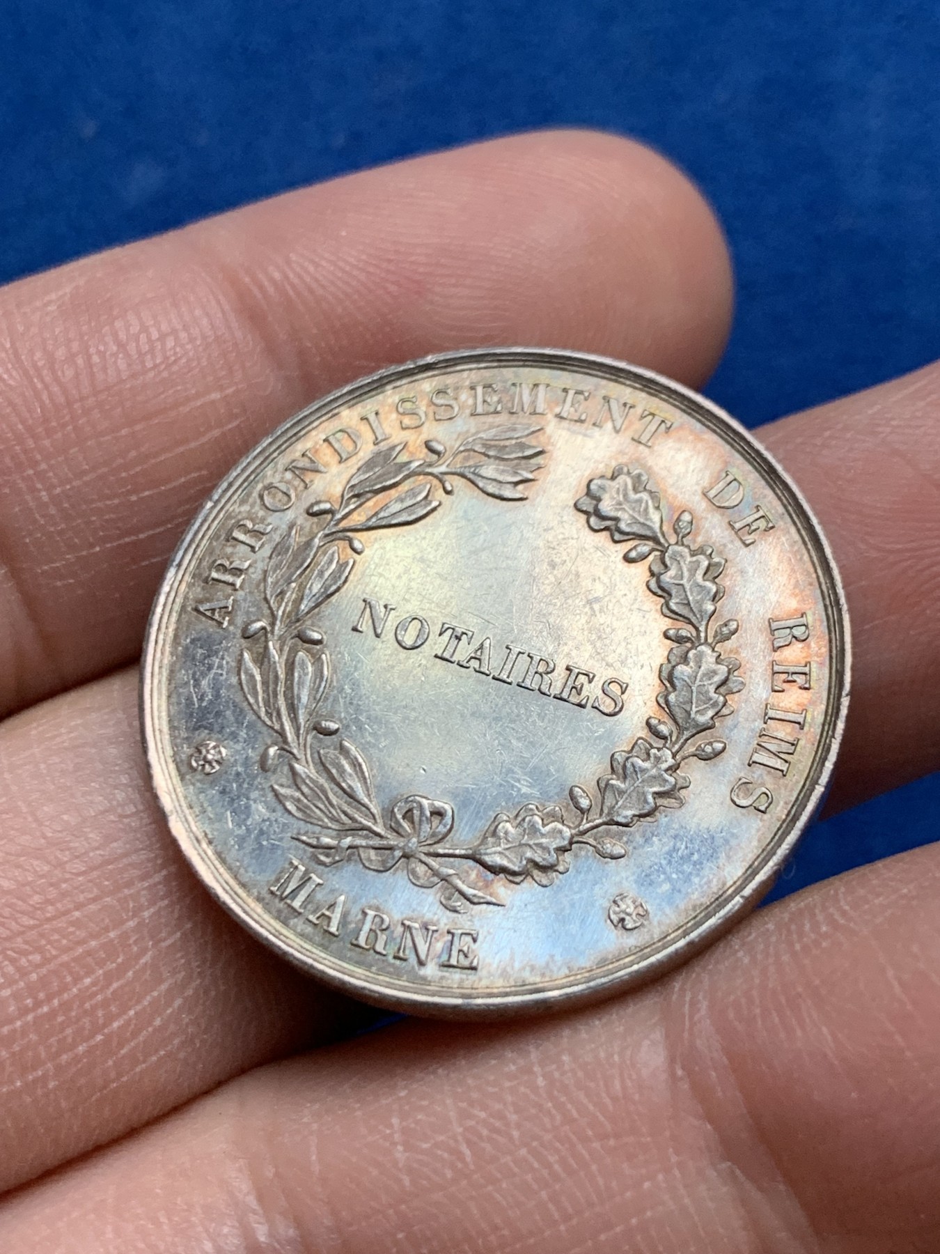 《竞宝斋》第262场-周日，周一，周二 3场连拍 (全场包邮) 法国1824兰斯区公证人圆形银质代币 30.3mm 11.5克 蜜蜂边铭 银标 淡彩包浆 细节非常的好