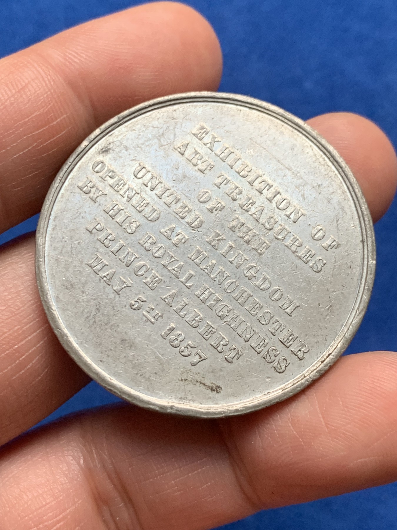 《竞宝斋》第262场-周日，周一，周二 3场连拍 (全场包邮) 英国1857艺术珍宝展览会合金纪念章，BHM编号2606，少见品种品相，带老藏家标签，19.39g，41.3mm