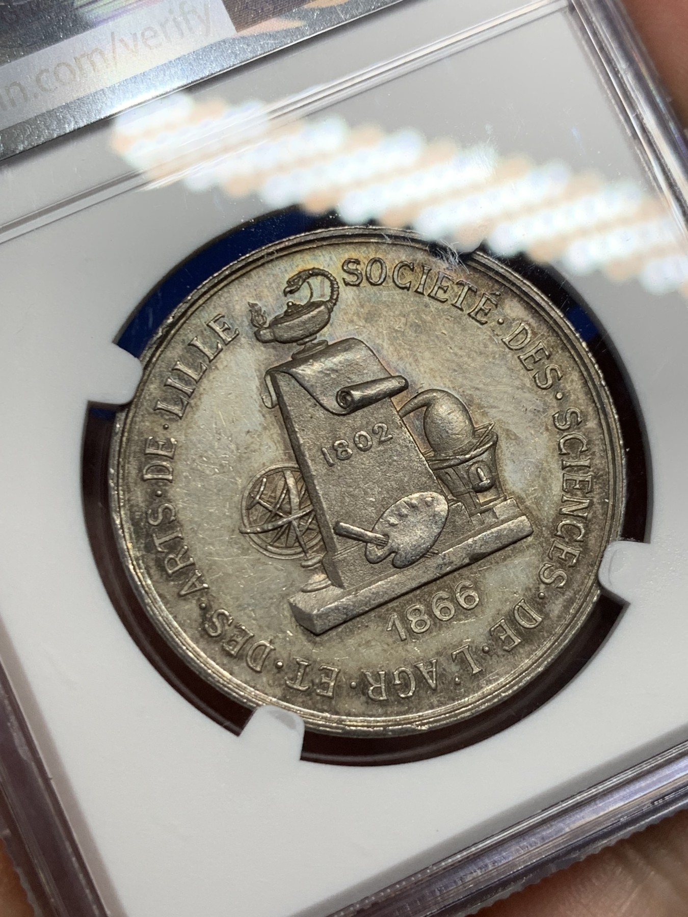 《竞宝斋》第262场-周日，周一，周二 3场连拍 (全场包邮) NGC MS62 法国1866里尔协会圆形银质代币 蜜蜂边铭