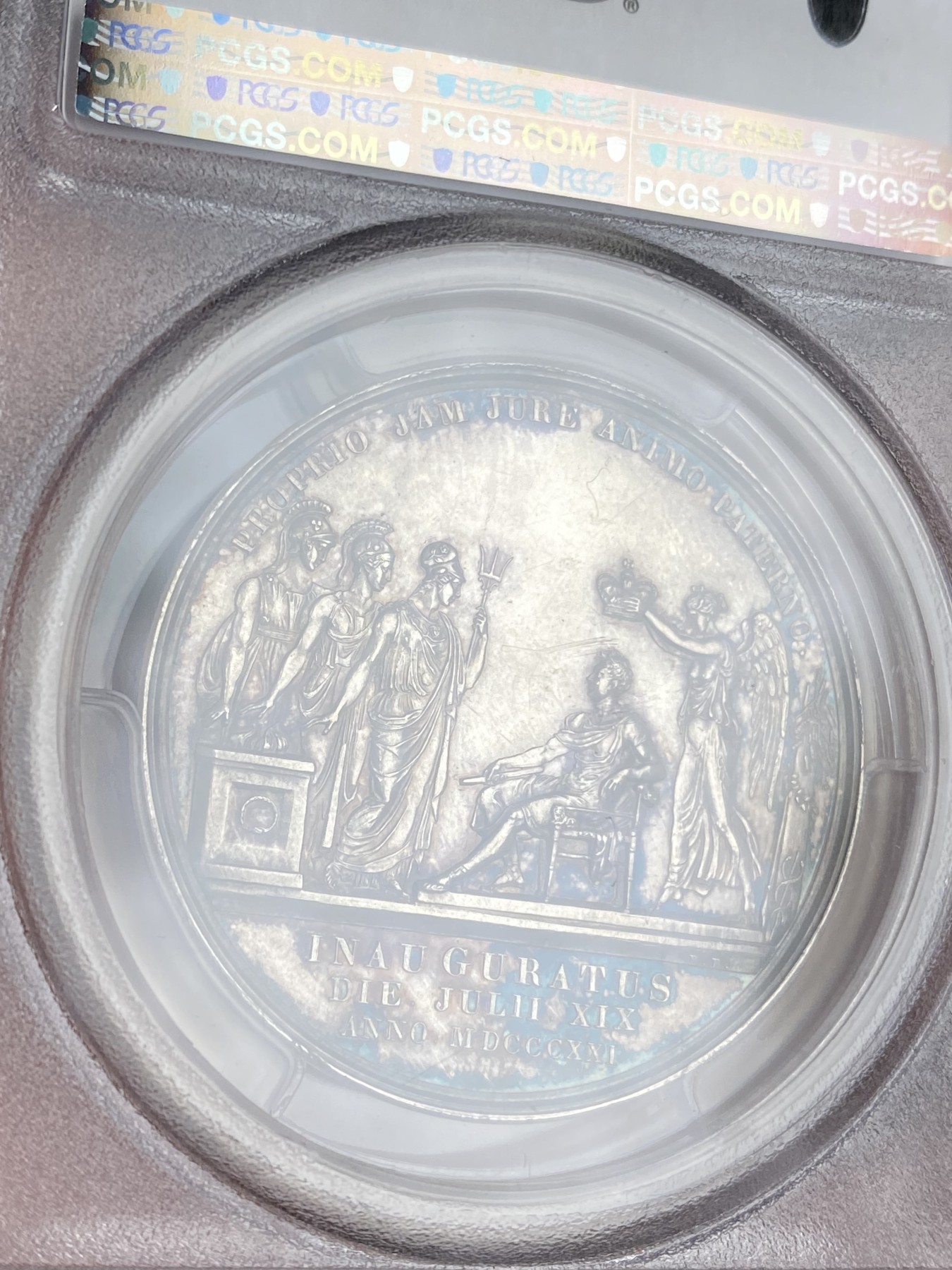 万国钱币拍卖第024期（诸神之战） PCGS SP62 1821年英国乔治四世加冕纪念大银章 焕蓝彩高浮雕英系名誉品种 无论状态还是品相都有非常舒服的表现 近几年稳定上涨品种 刚刚结束的SBP拍卖61分成交价1200美金