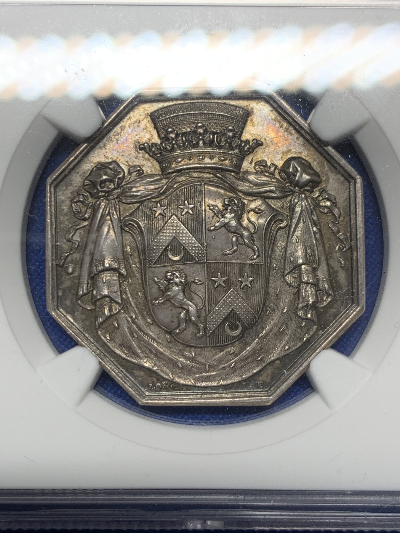 《竞宝斋》第262场-周日，周一，周二 3场连拍 (全场包邮) NGC MS62 法国1757年带有巴黎议会长Mathieu-François纹章的八角银质jeton，早期无边铭，首见品种