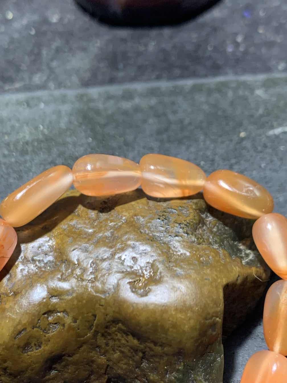 川料南红玛瑙冰飘柿子红石榴籽形单圈手串一条，