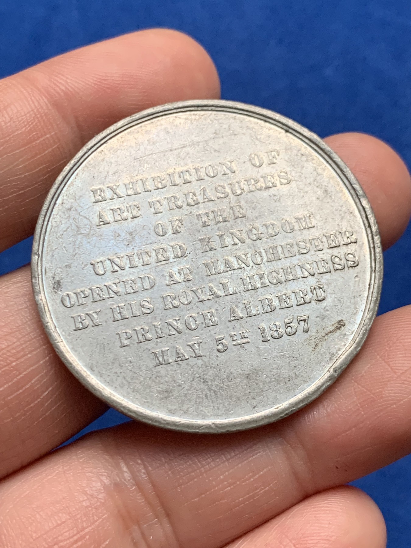 《竞宝斋》第262场-周日，周一，周二 3场连拍 (全场包邮) 英国1857艺术珍宝展览会合金纪念章，BHM编号2606，少见品种品相，带老藏家标签，19.39g，41.3mm