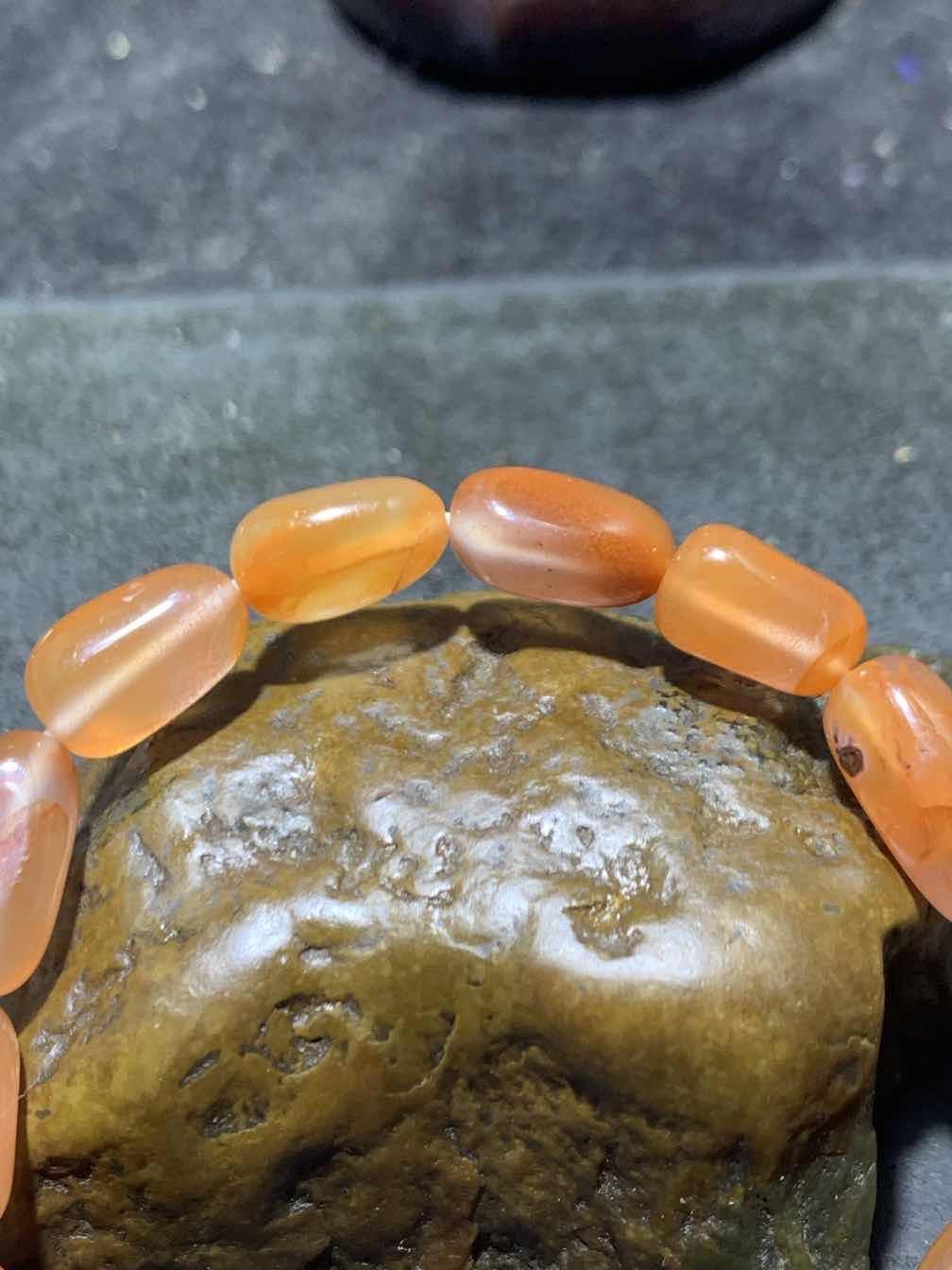 川料南红玛瑙冰飘柿子红石榴籽形单圈手串一条，