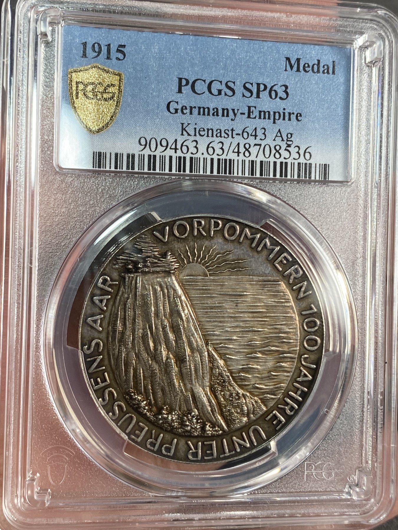 万国钱币拍卖第024期（诸神之战） PCGS SP63 1915年德国卡尔·哥茨设计波美拉尼亚并入普鲁士100周年纪念大银章 哥茨比较早期的款式非常少见且极具美感 普鲁士雄鹰和下方的格里芬盾徽艺术感拉满 唯一冠军分