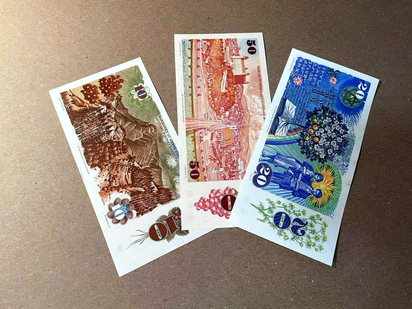 【Blue Auction】✨世界纸币精拍第466期【精】 【一组3张】捷斯 1986-88年10-50克朗 全新UNC