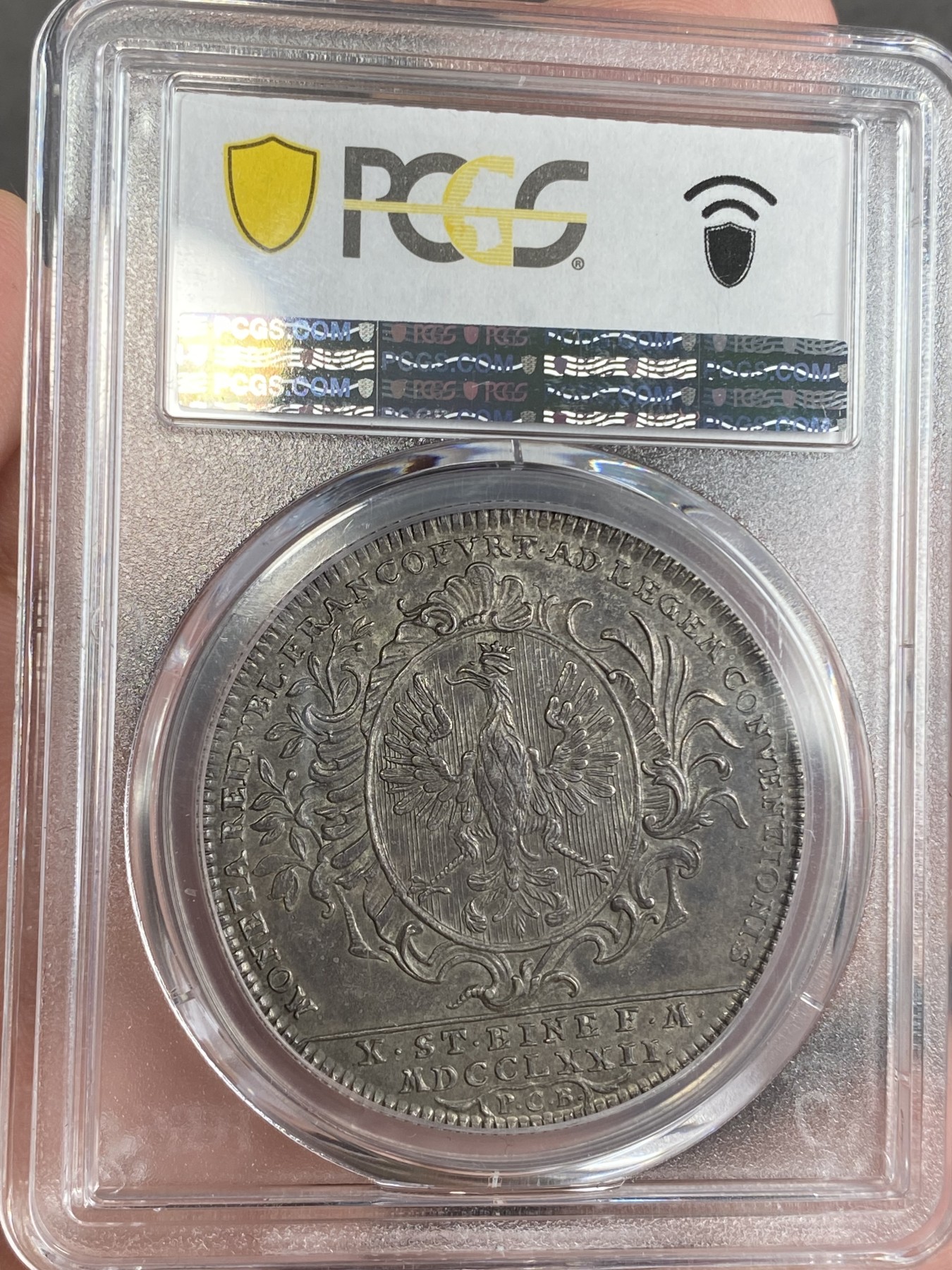 万国钱币拍卖第024期（诸神之战） PCGS AU58 1772年德国法兰克福城市景观1泰勒 原始状态深灰包浆 1772大多币胚有裂或坑 此枚币胚完整 打制深俊 底板丝滑 绝对是可直接入藏的精品