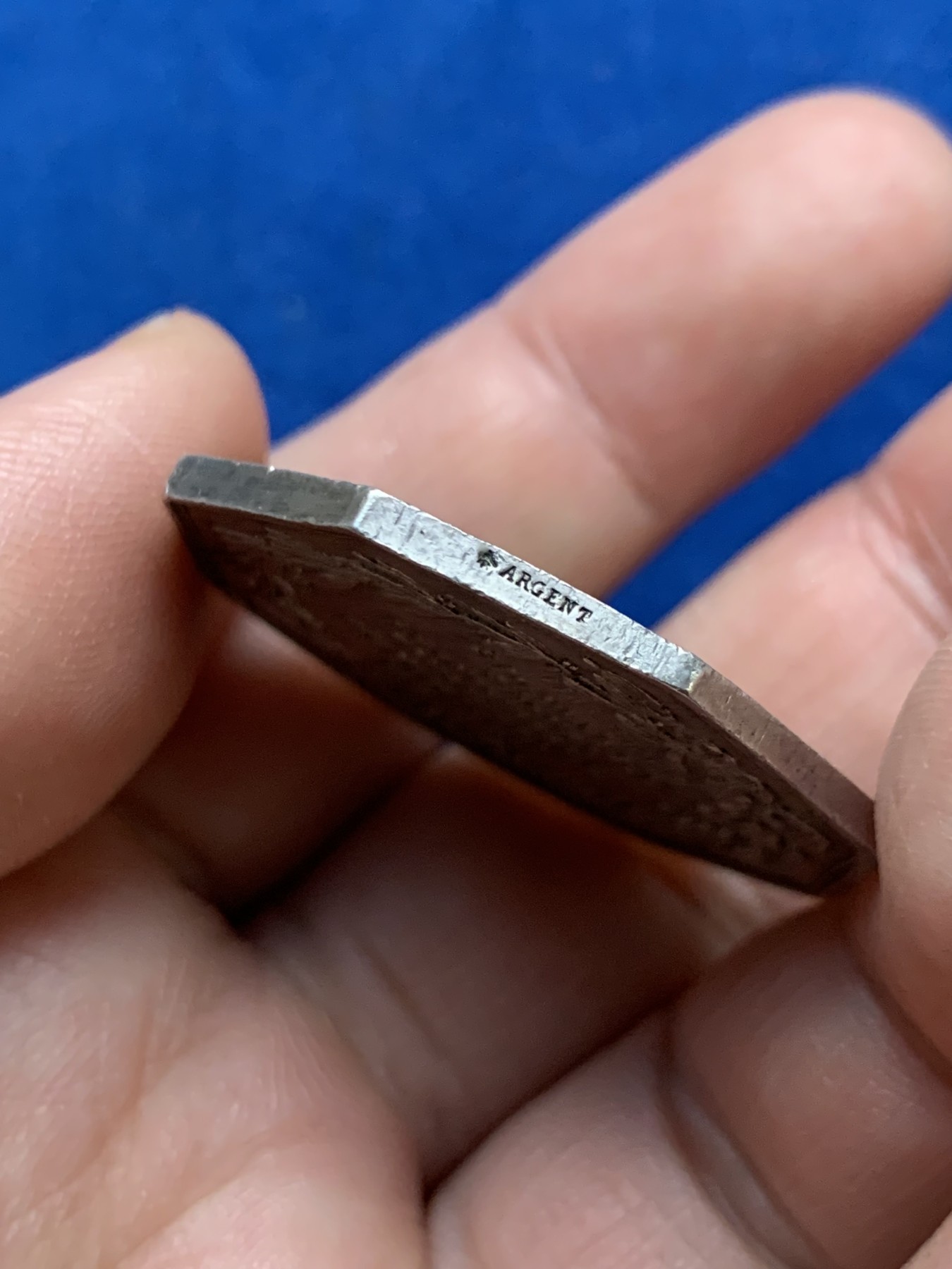 《竞宝斋》第262场-周日，周一，周二 3场连拍 (全场包邮) 法国皇家火灾保险公司八角银质代币，20.19g，36.2mm，蜜蜂边铭