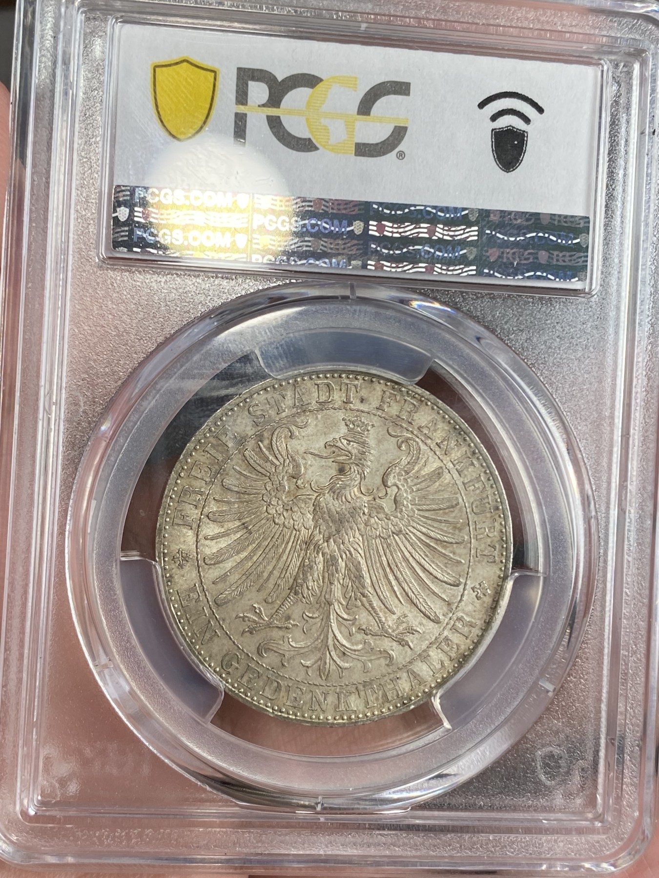 万国钱币拍卖第024期（诸神之战） PCGS MS63 1863年德国法兰克福自由市王子会议景观1泰勒 名誉品种 原味青衣包浆裹身 实物状态非常赞