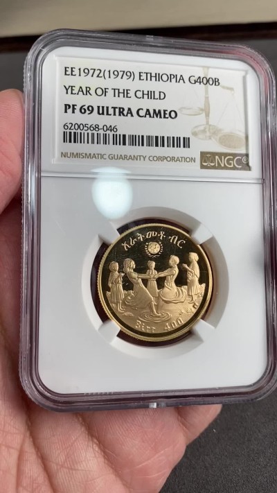万国钱币拍卖第024期（诸神之战） NGC PF69UC 1979年埃塞俄比亚儿童年400比尔金币 顶级品相，17.17g，900金。
