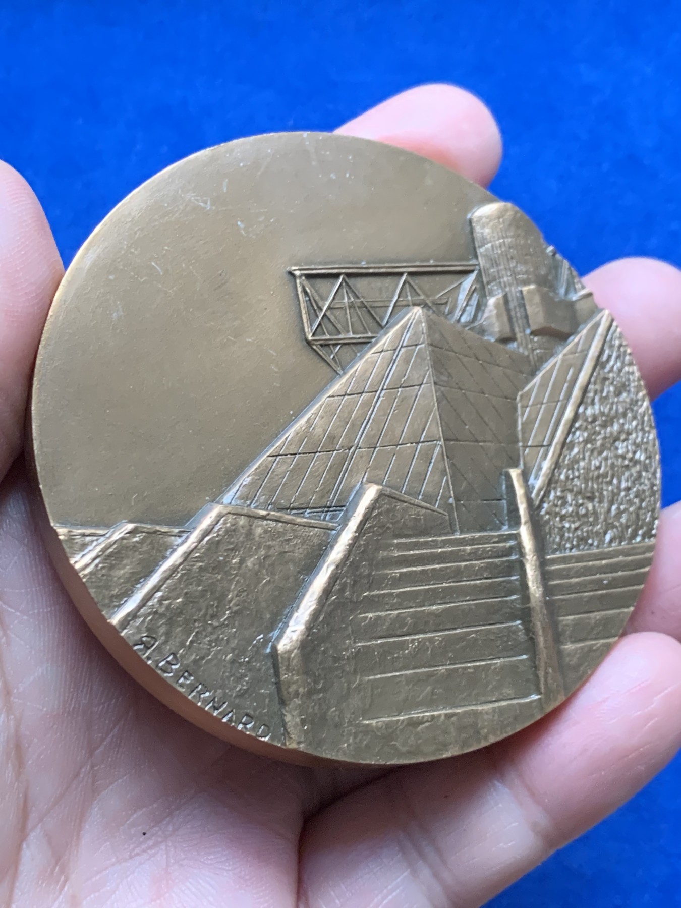 《竞宝斋》第262场-周日，周一，周二 3场连拍 (全场包邮) 法国巴黎贝西综合体育宫铜章 大规格 72mm 265.14克 丰饶角银标 超级厚可以砸核桃