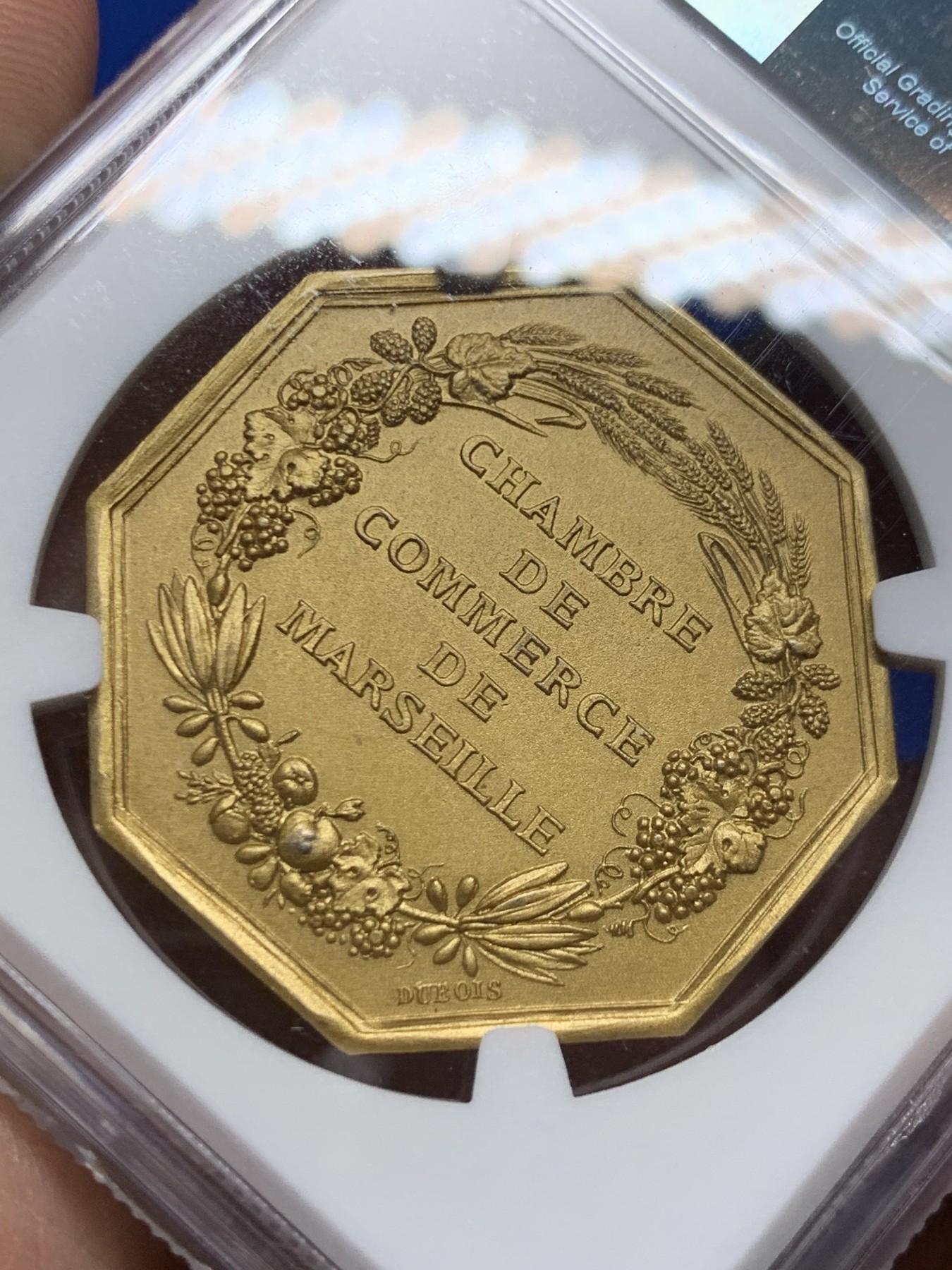 《竞宝斋》第262场-周日，周一，周二 3场连拍 (全场包邮) NGC MS66 法国港口景观八角镀金银质代币，马赛商会