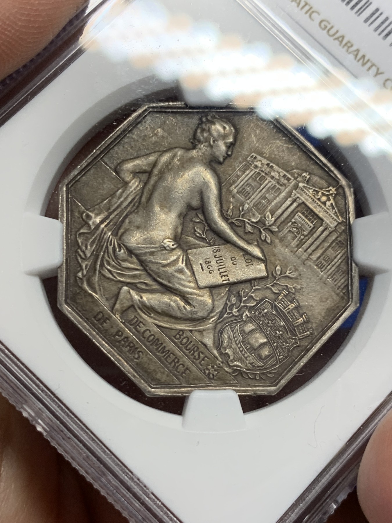 《竞宝斋》第262场-周日，周一，周二 3场连拍 (全场包邮) NGC-MS62 法国塞纳河巴黎商业法庭八角银质代币，商业女神坐在卢浮宫街商业交易所前，旁边是巴黎市徽章