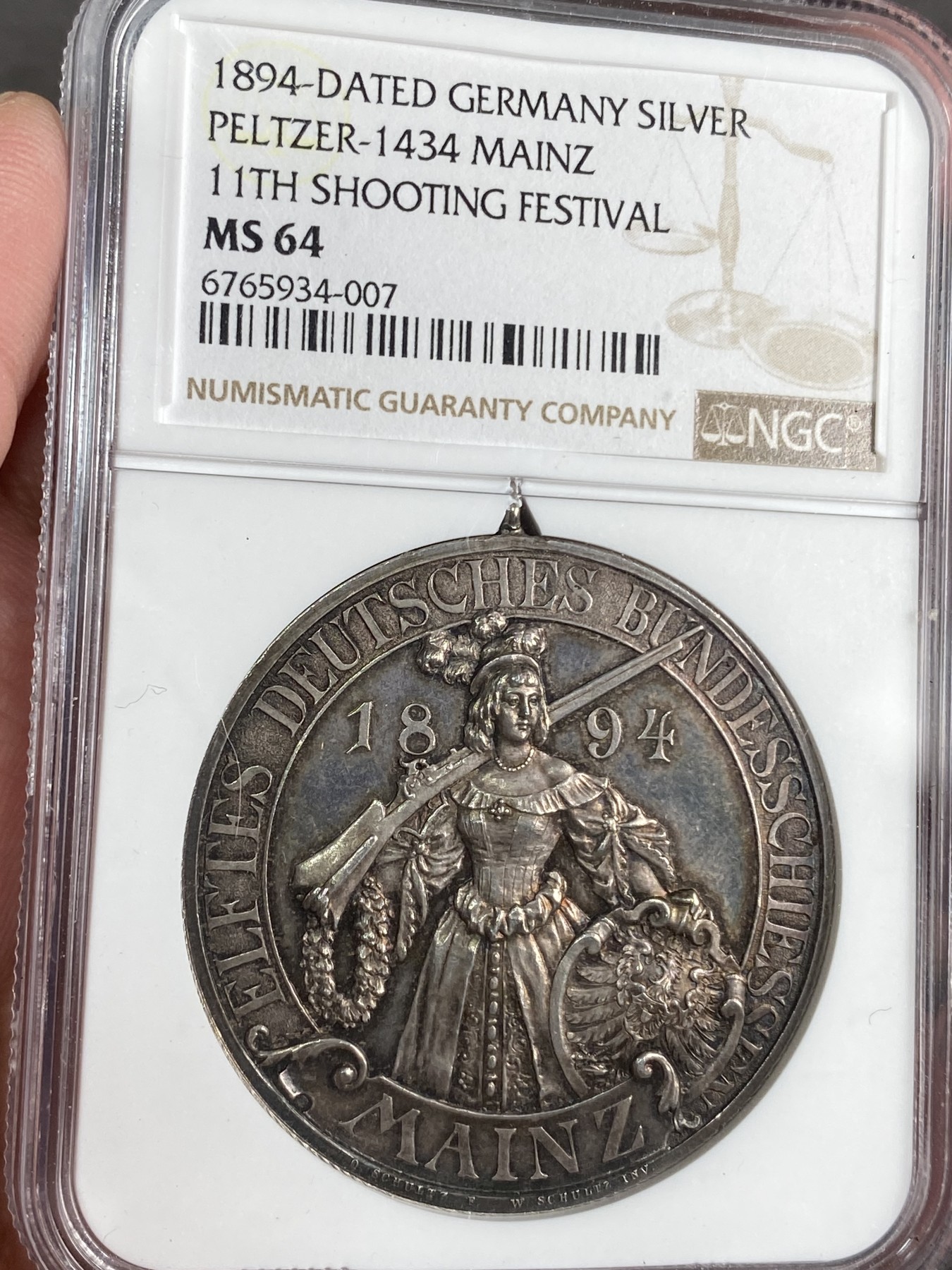 万国钱币拍卖第024期（诸神之战） NGC MS64 1894年德国美因茨第十一届联邦射击节纪念大银章 美因茨女神扛枪持盾徽 城市景观刻画精细无比 名誉品种 原铸吊环 