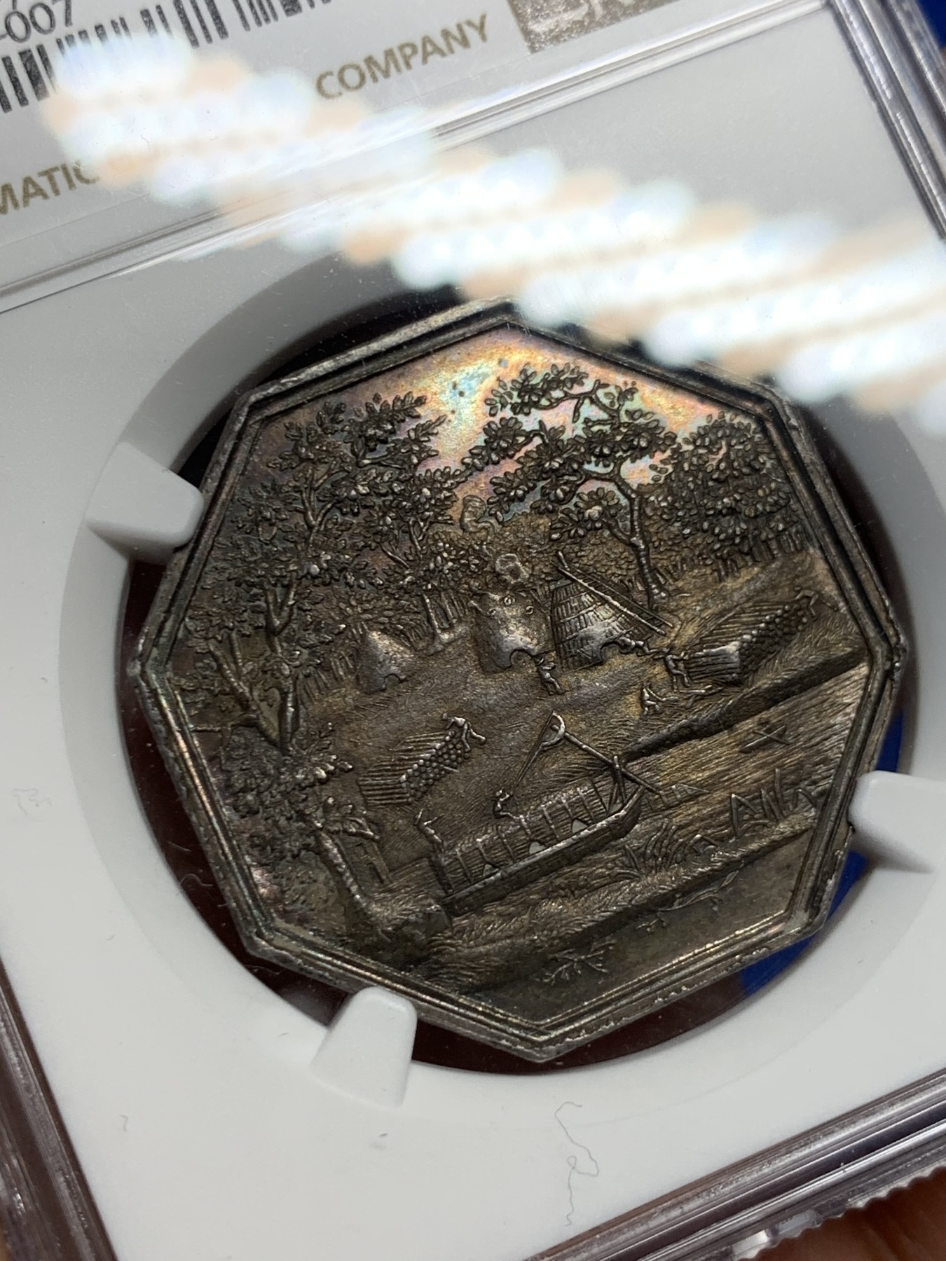 《竞宝斋》第262场-周日，周一，周二 3场连拍 (全场包邮) NGC AU58 法国1820年巴黎木炭贸易公司名誉品八角银质jeton，油画般的林中美景，细节丰富