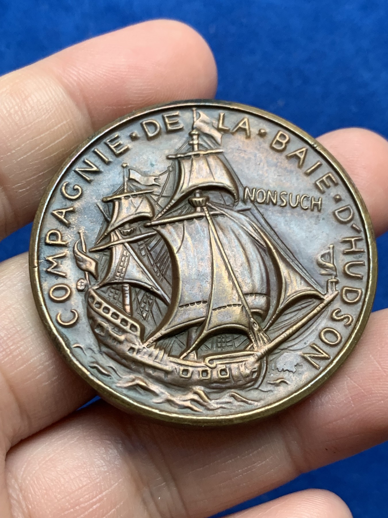 《竞宝斋》第262场-周日，周一，周二 3场连拍 (全场包邮) 1670年成立的美国哈德逊湾公司成立纪念铜章，全北美最早的商业股份公司，也是全世界最早的公司之一，此章是公司成立300周年铸造，仅颁发给重要员工，35.17g，45.2mm