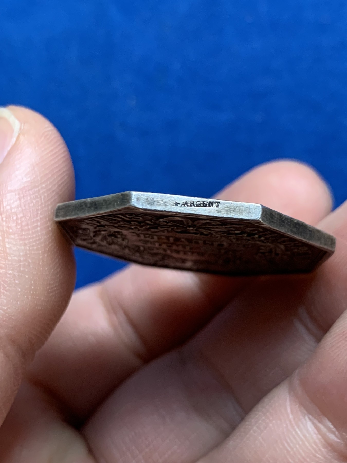 《竞宝斋》第262场-周日，周一，周二 3场连拍 (全场包邮) 法国1840图卢兹商会八角银质代币，17.05克，33.9mm，蜜蜂边铭银标