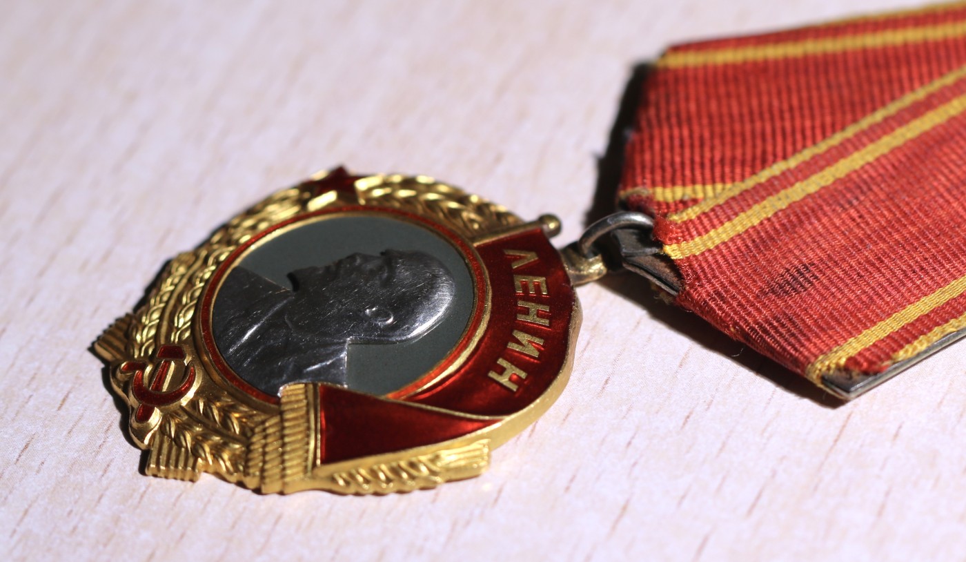 大猫徽章拍 第246期 列宁勋章 锅盖版 一处小剥皮