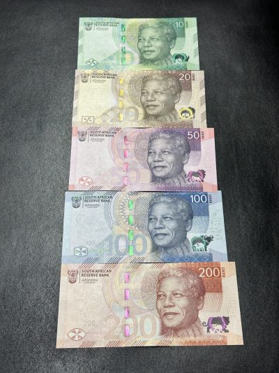 《外钞收藏家》第三百六十三期 - 南非最新版1套 五张 全新UNC