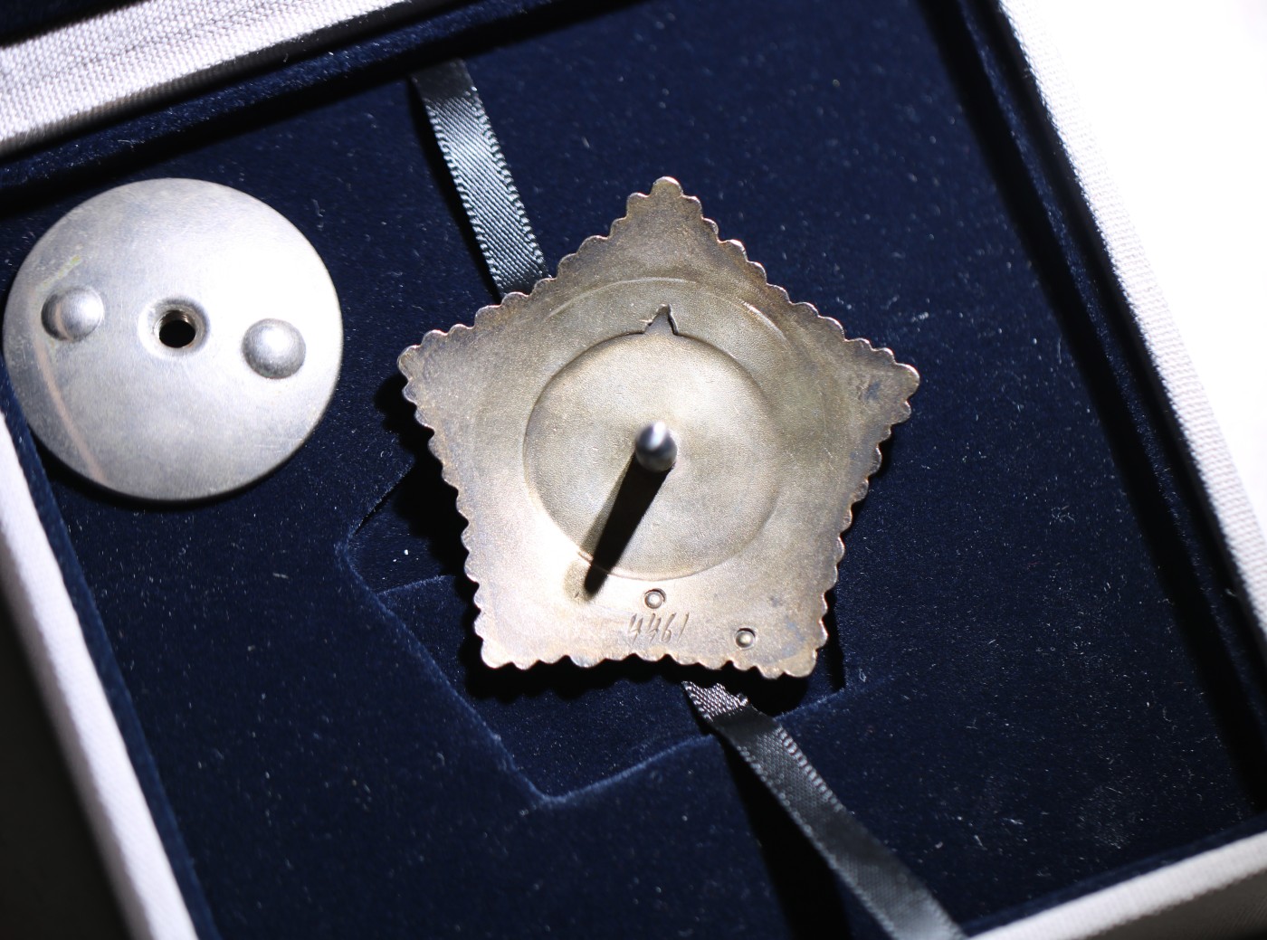 大猫徽章拍 第246期 蒙古🇲🇳战功勋章一对 差一位联号 好品