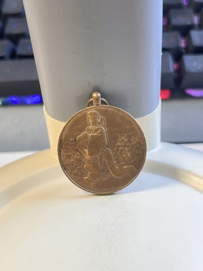 【海寕潮】拍卖第107期 - 【海寧潮】日本天皇即位铜章，直径20.7毫米，重8.9克