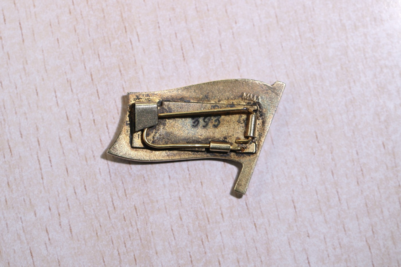 大猫徽章拍 第246期 阿塞拜疆小红旗