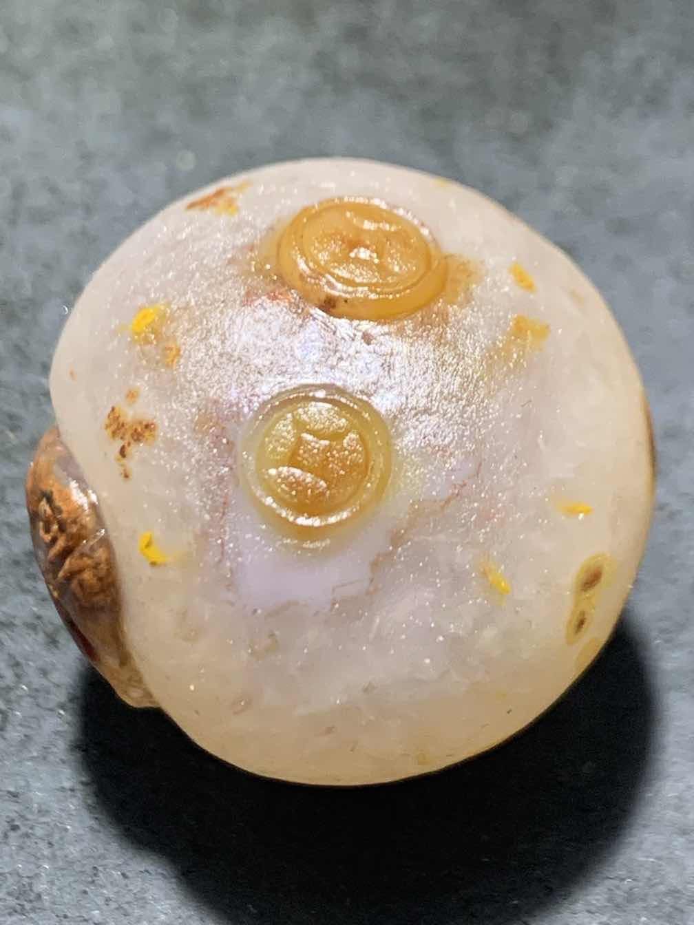精美冰飘亚光战国红玛瑙俏色巧雕招财金蟾圆珠一个，