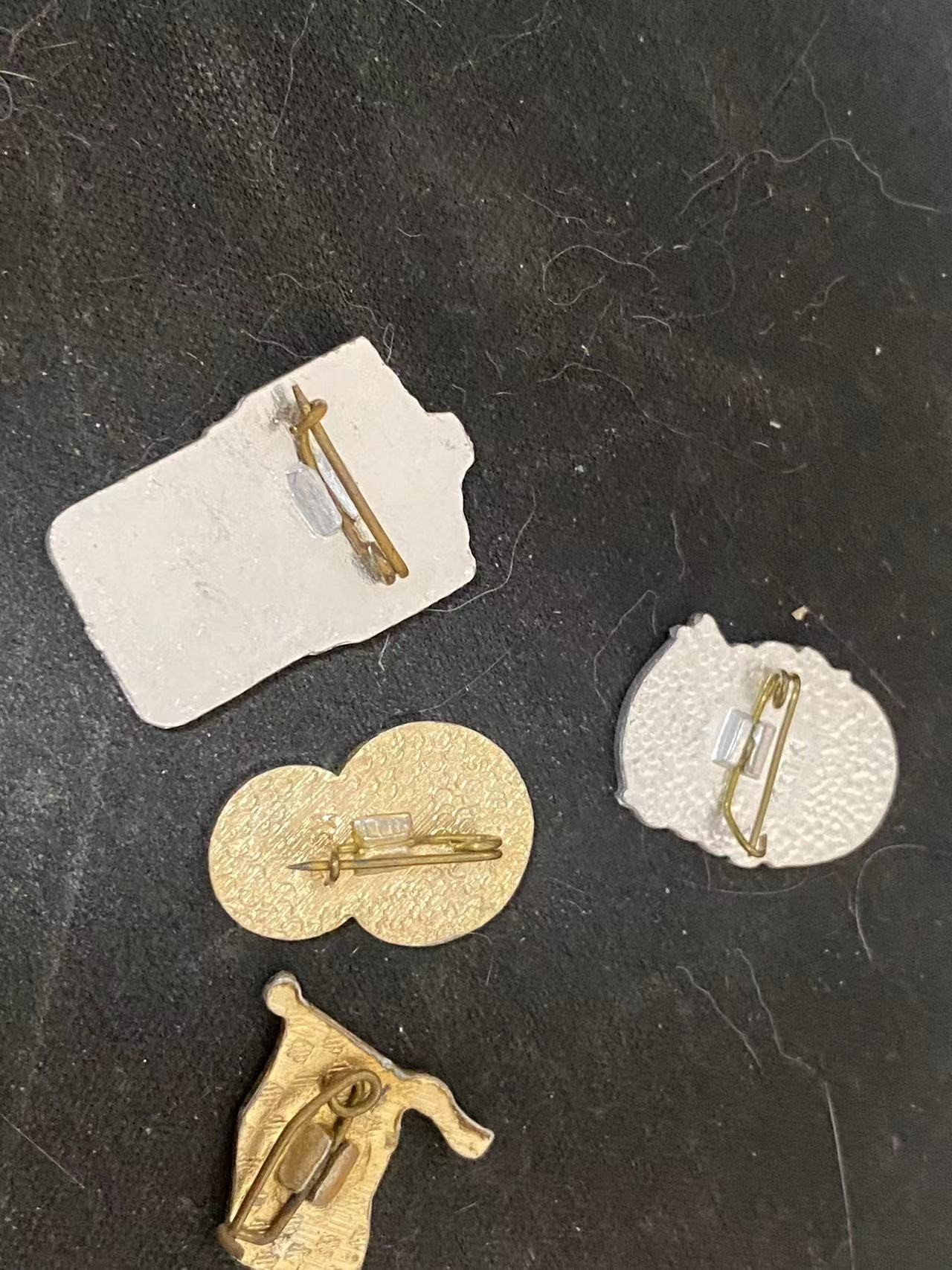 苏联勋章奖章4月23日拍卖第九期4月28日晚上九点结束 苏联徽章几个设计类的 很精美