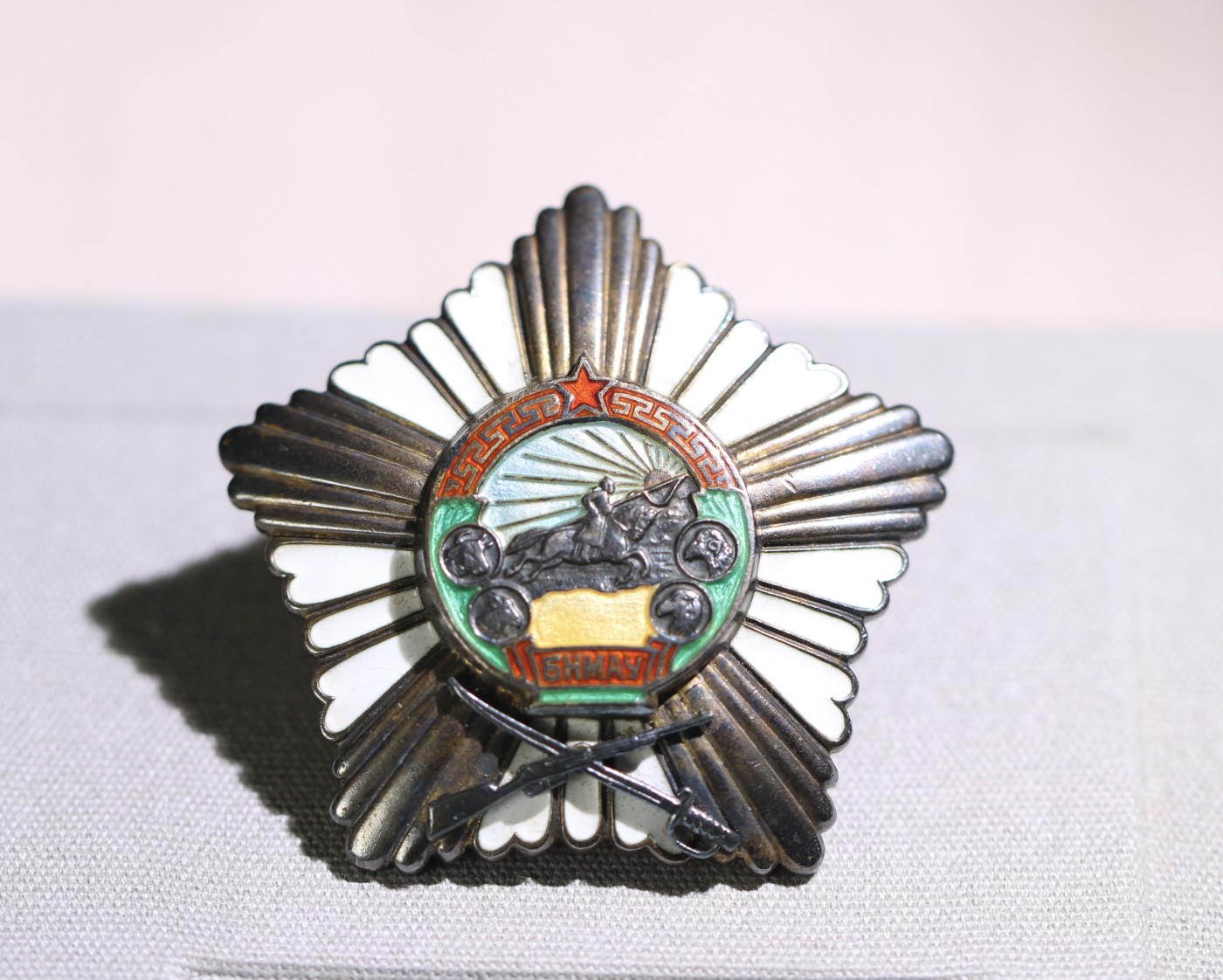 大猫徽章拍 第246期 蒙古🇲🇳战功勋章一对 差一位联号 好品