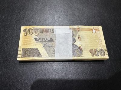 《外钞收藏家》第三百六十三期 - 2020年津巴布韦100 一刀 标准百连号 全新